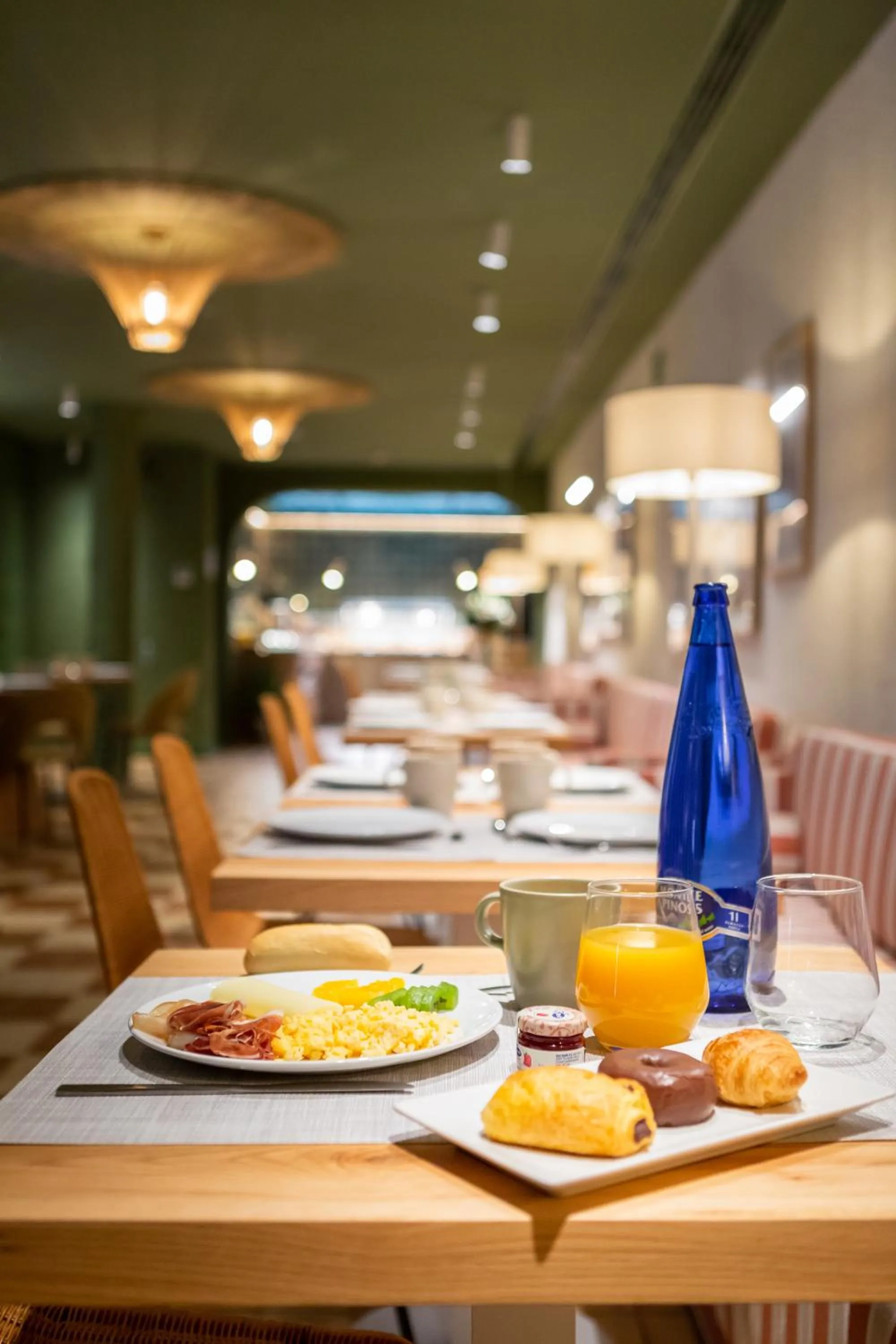 Restaurant/places to eat in U-Sense Granada Centro