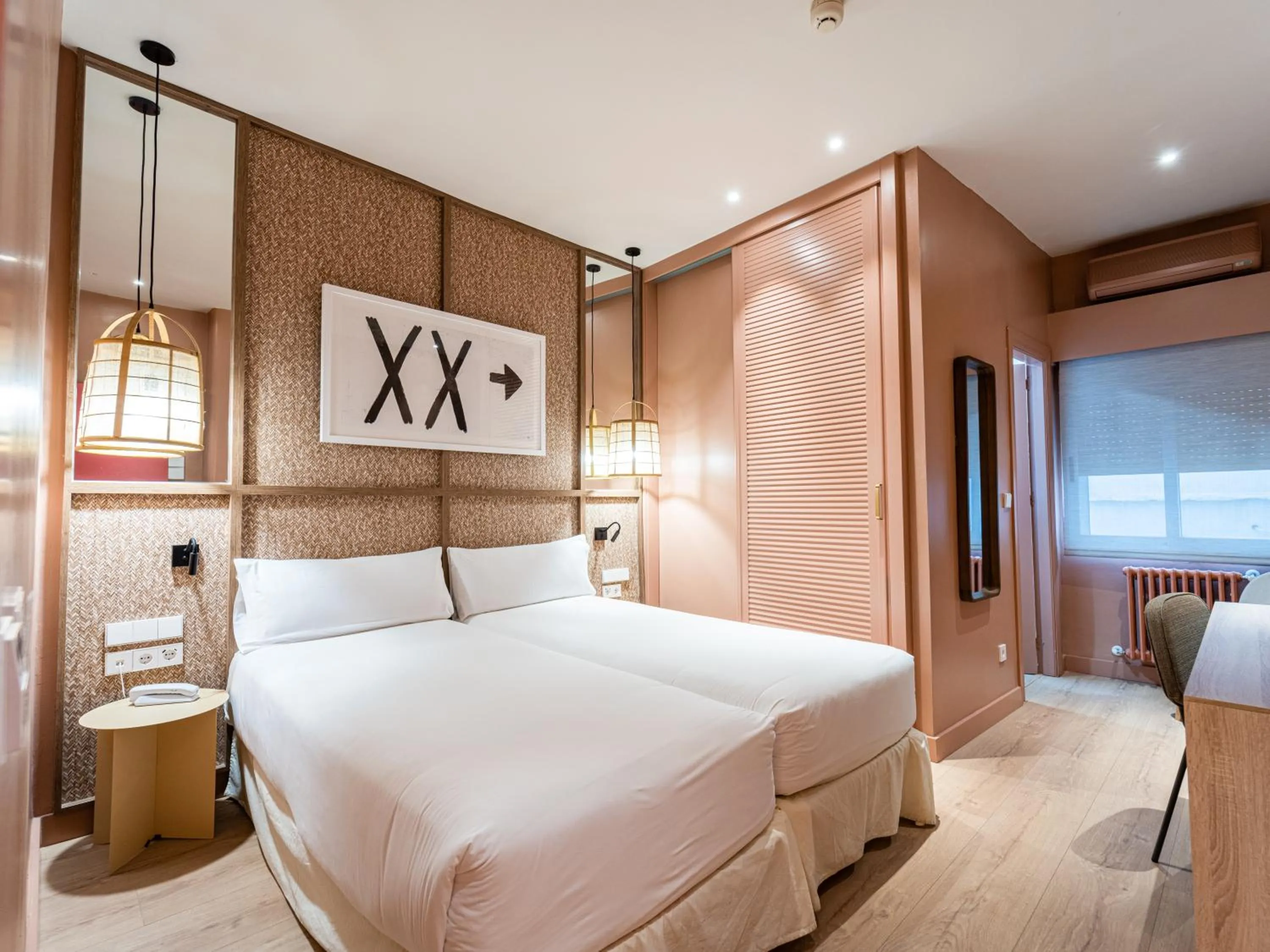 Photo of the whole room in U-Sense Granada Centro