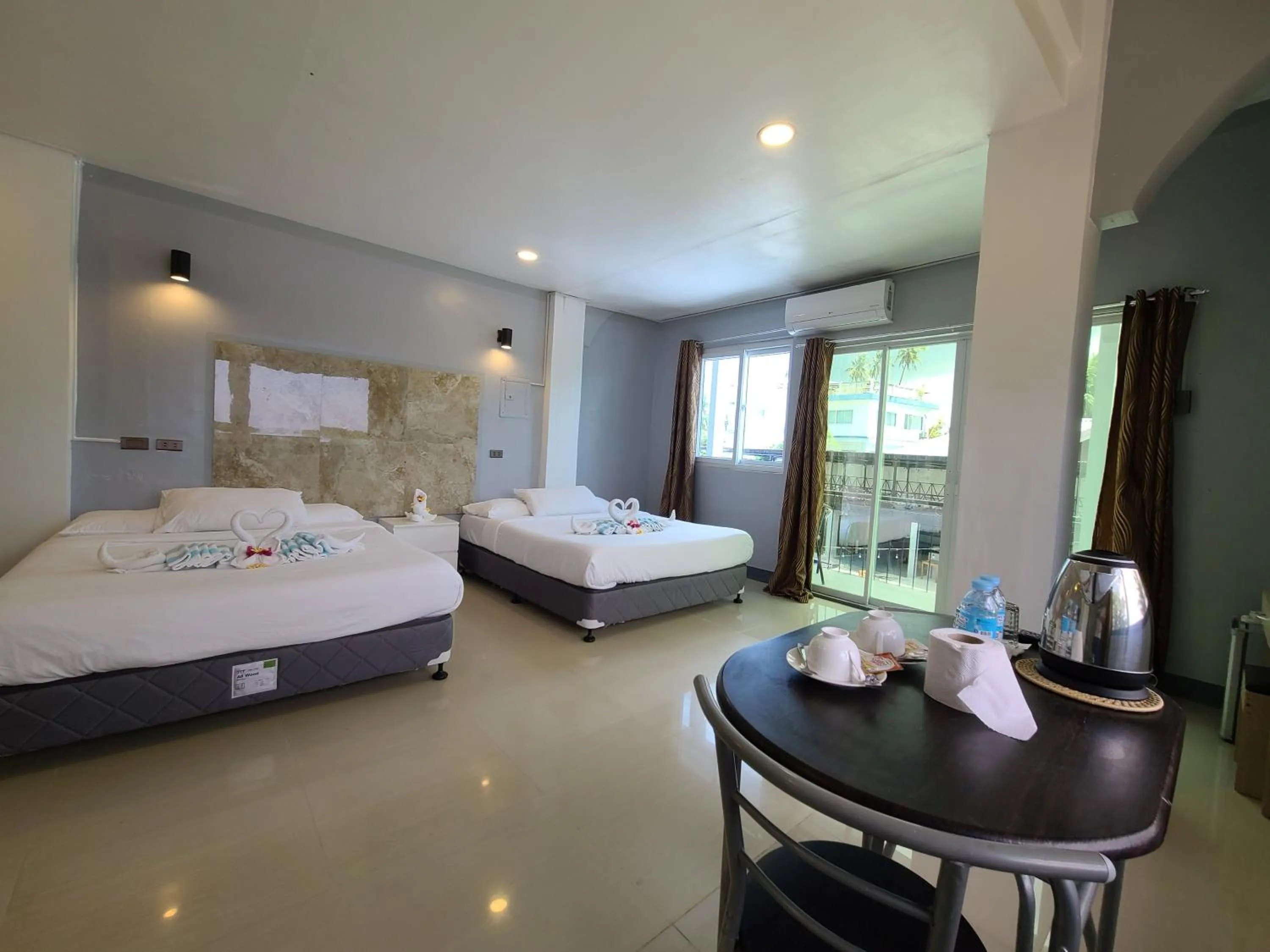 Photo of the whole room, Bed in 버진 아일랜드 리조트 Virgin Island Resort Restaurant & Spa