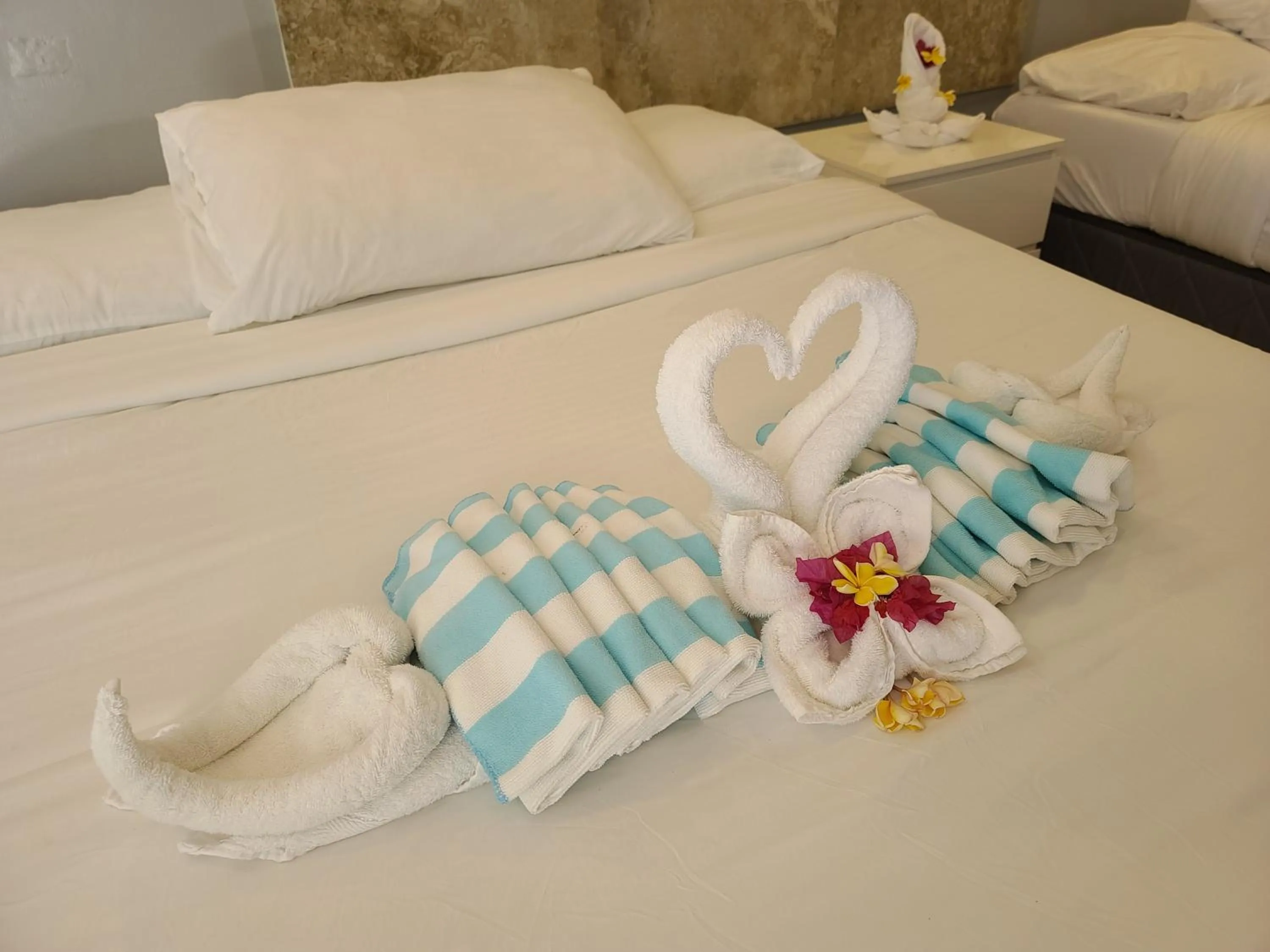 Bed in 버진 아일랜드 리조트 Virgin Island Resort Restaurant & Spa