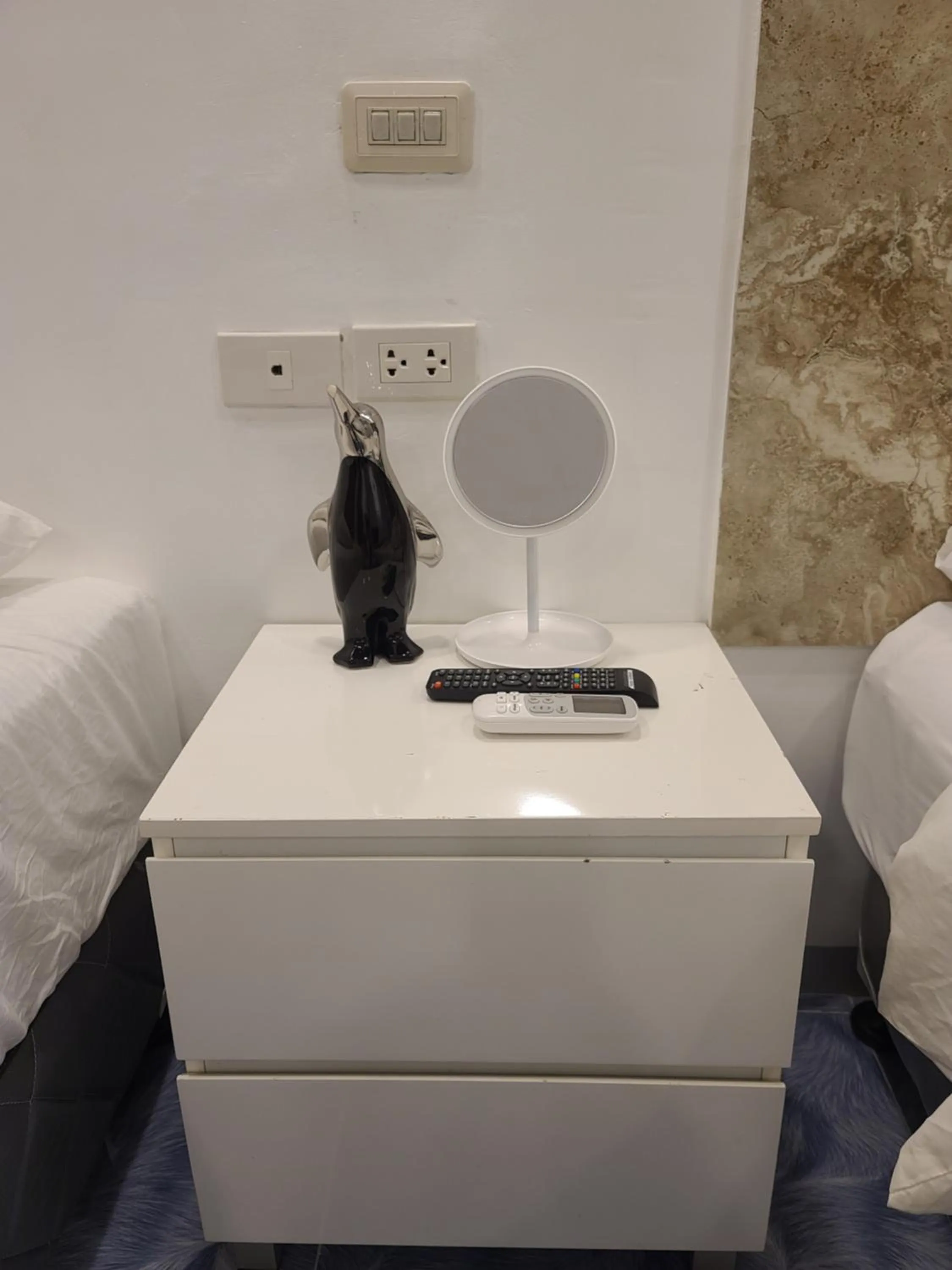 hair dresser, Bed in 버진 아일랜드 리조트 Virgin Island Resort Restaurant & Spa