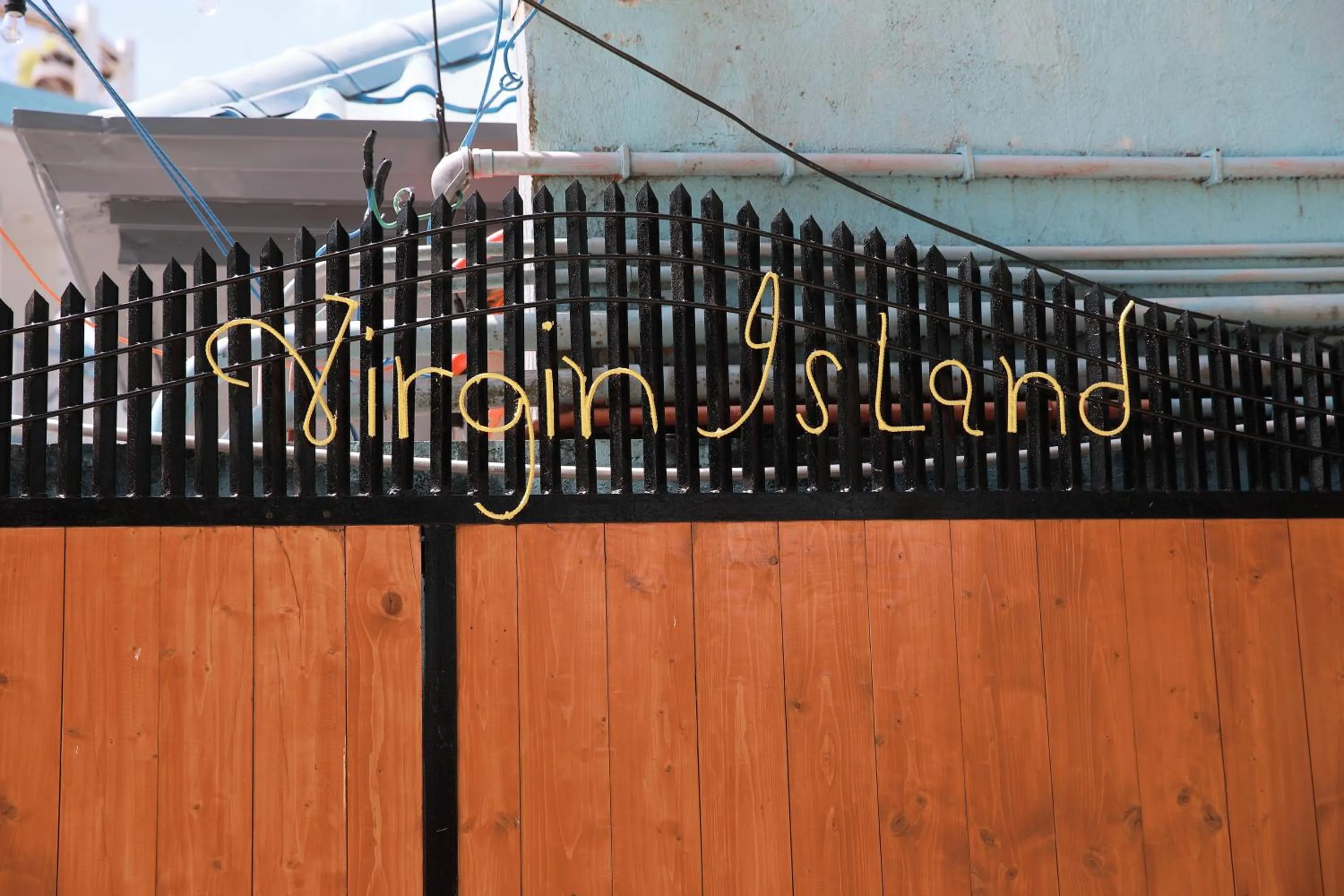 Property building in 버진 아일랜드 리조트 Virgin Island Resort Restaurant & Spa