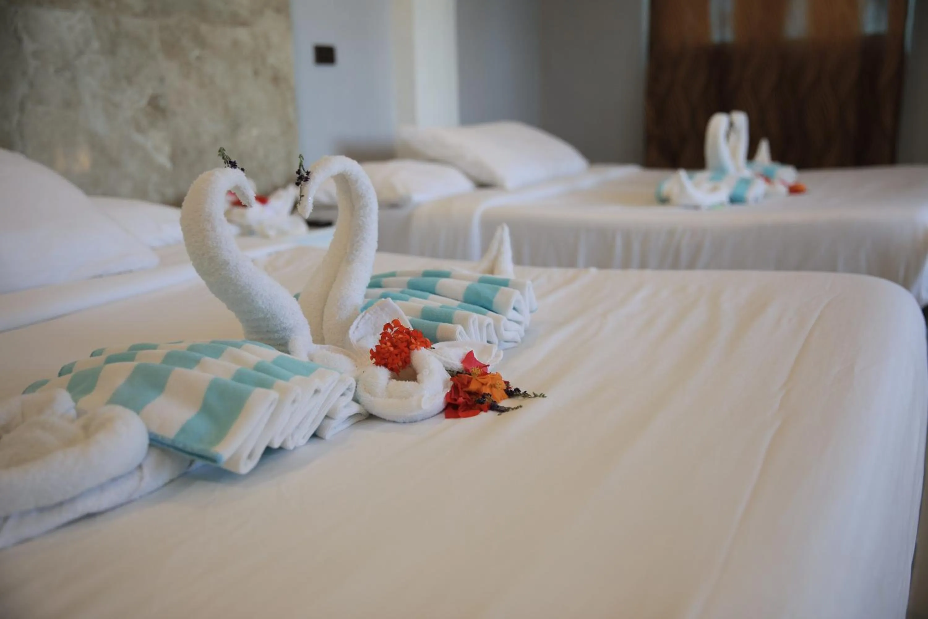 Bed in 버진 아일랜드 리조트 Virgin Island Resort Restaurant & Spa