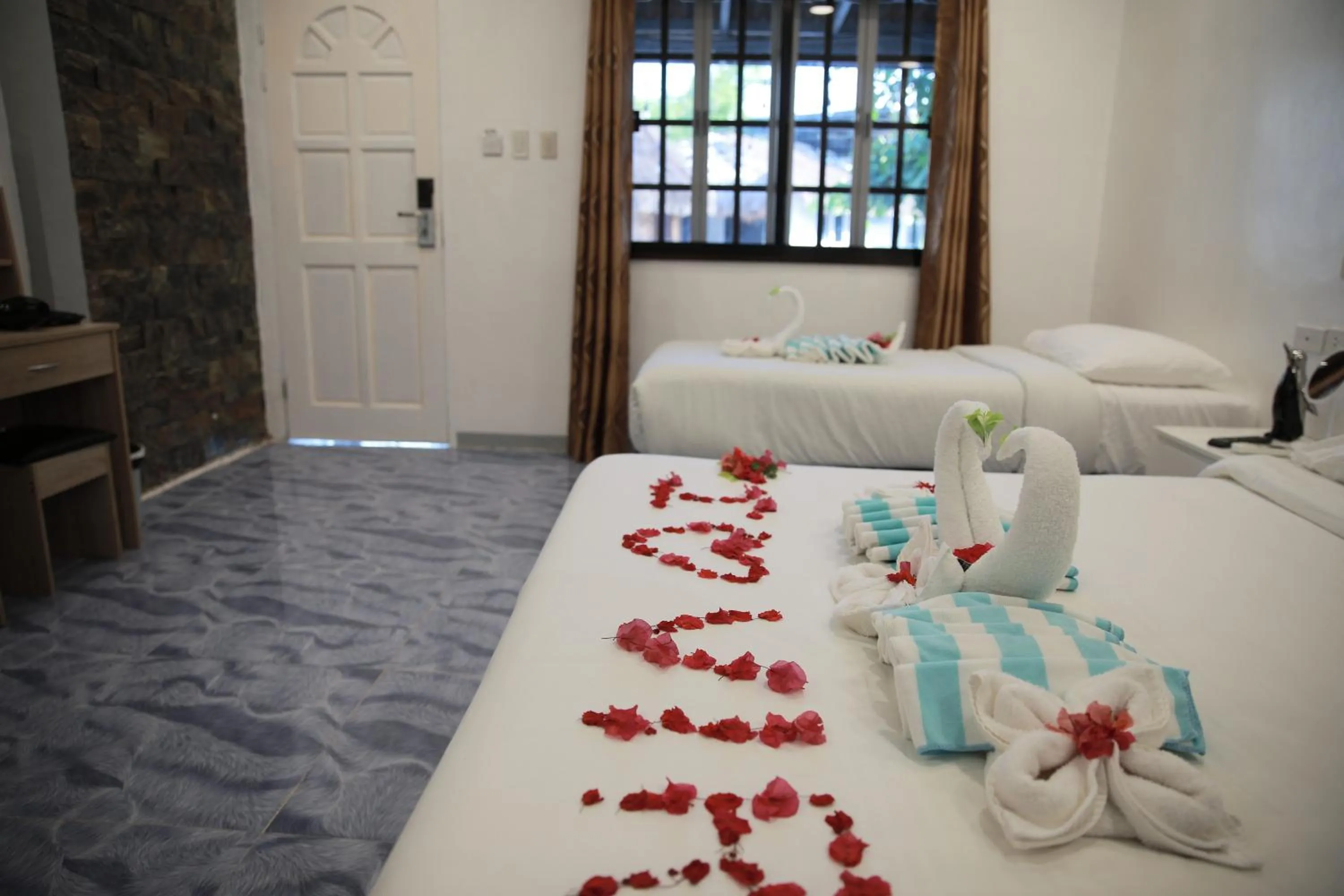 Bed in 버진 아일랜드 리조트 Virgin Island Resort Restaurant & Spa