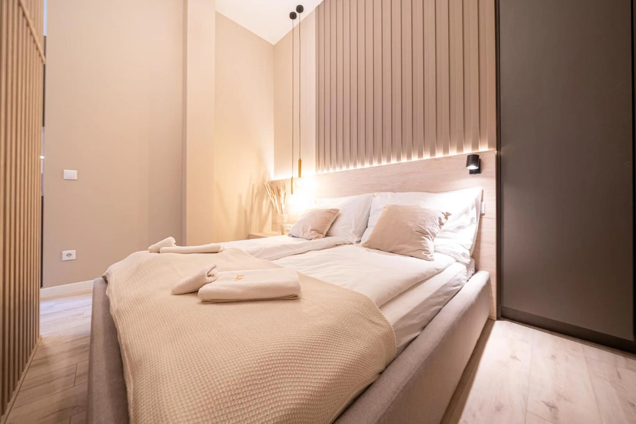 Bed in Karoly Boutique Suites, Best Location by BQA