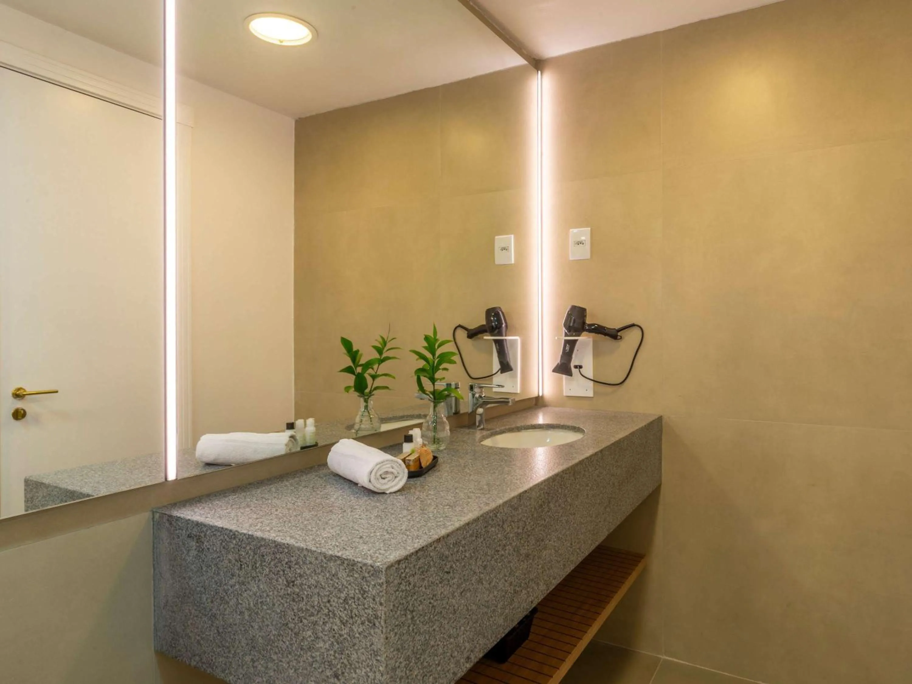 Bathroom in Manhattan Porto Alegre by Mercure - 5 minutos do Hospital Moinhos de Vento