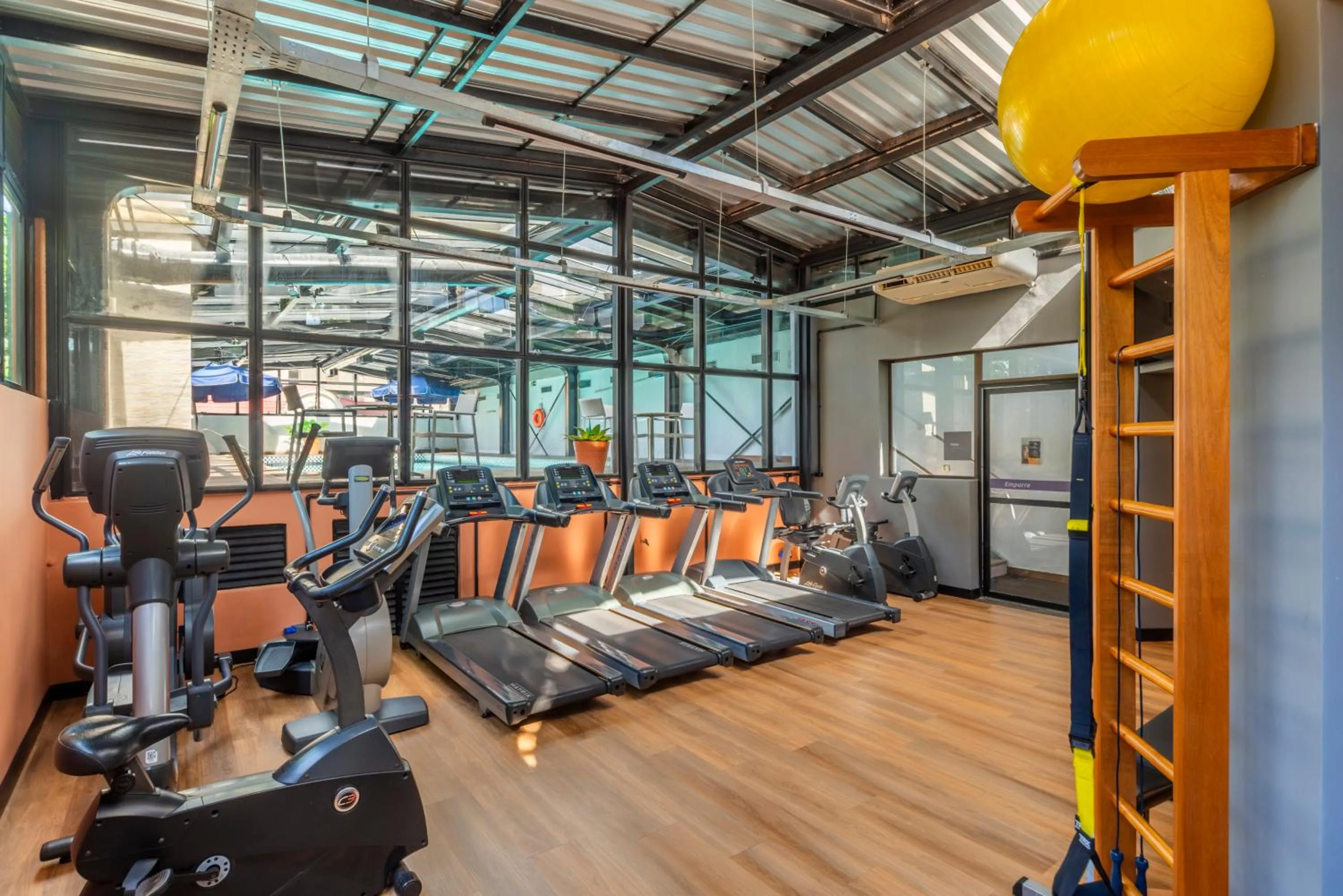 Fitness centre/facilities in Manhattan Porto Alegre by Mercure - 5 minutos do Hospital Moinhos de Vento