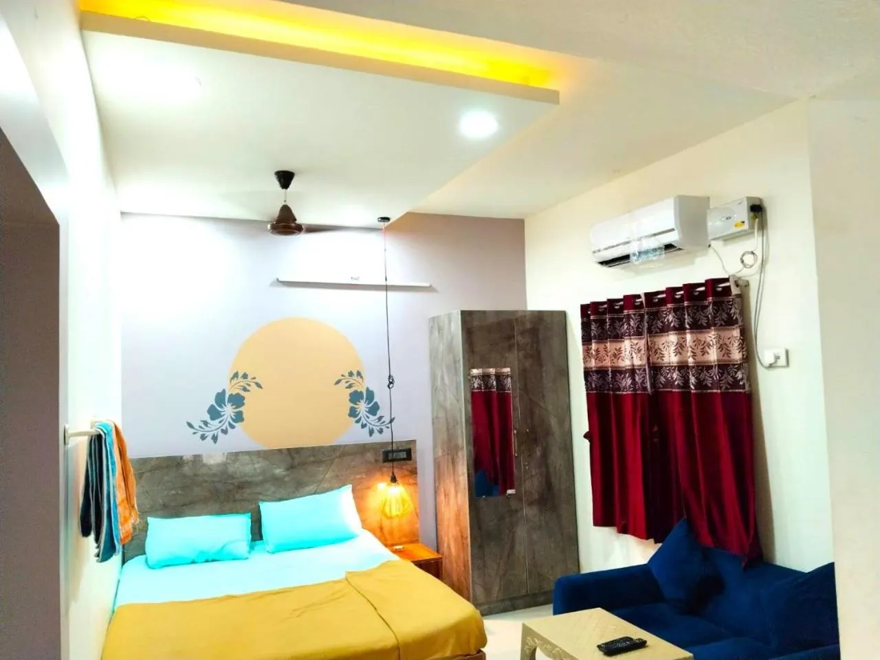 Bed in ASSHAPPYSTAYINN HOTEL