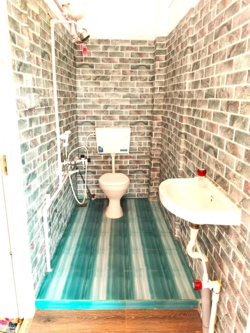 Bathroom in ASSHAPPYSTAYINN HOTEL