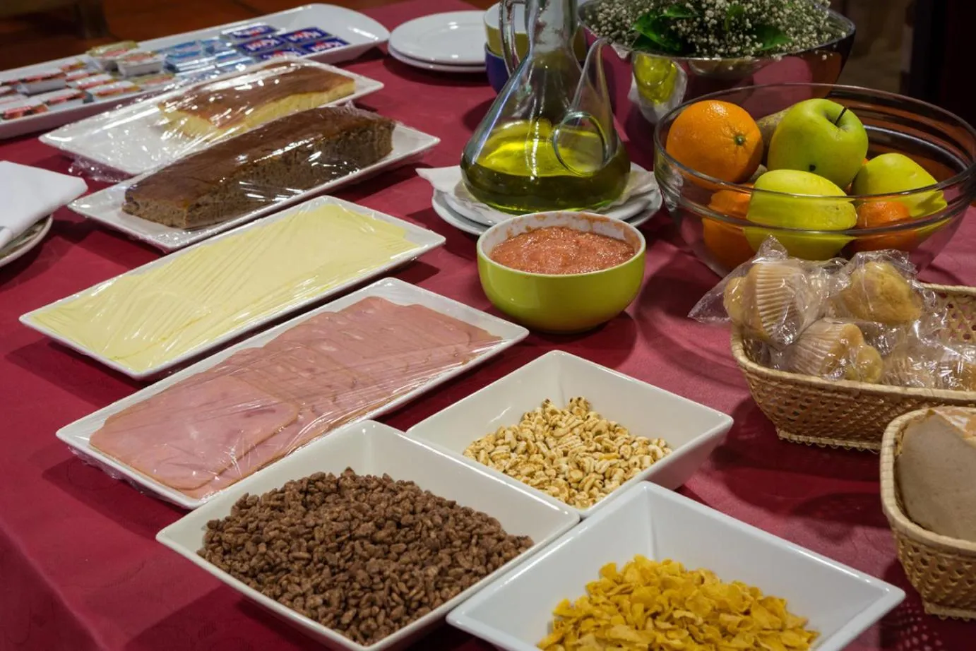 Buffet breakfast in Hotel La Pardina