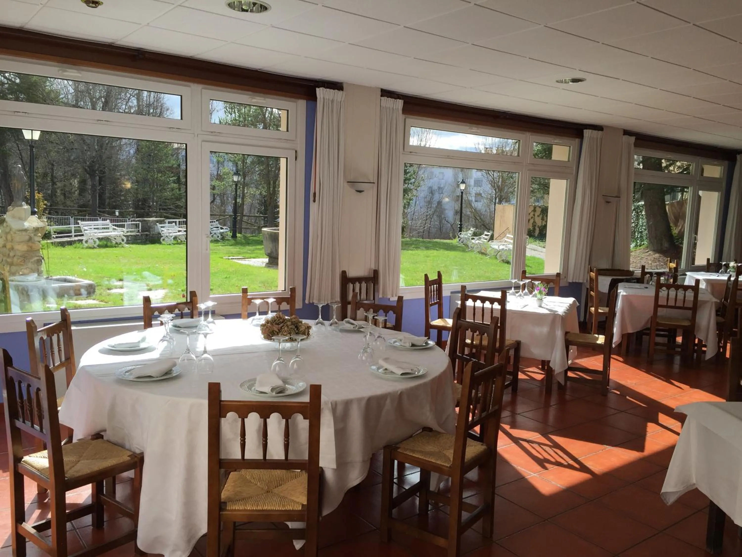 Restaurant/places to eat in Hotel La Pardina