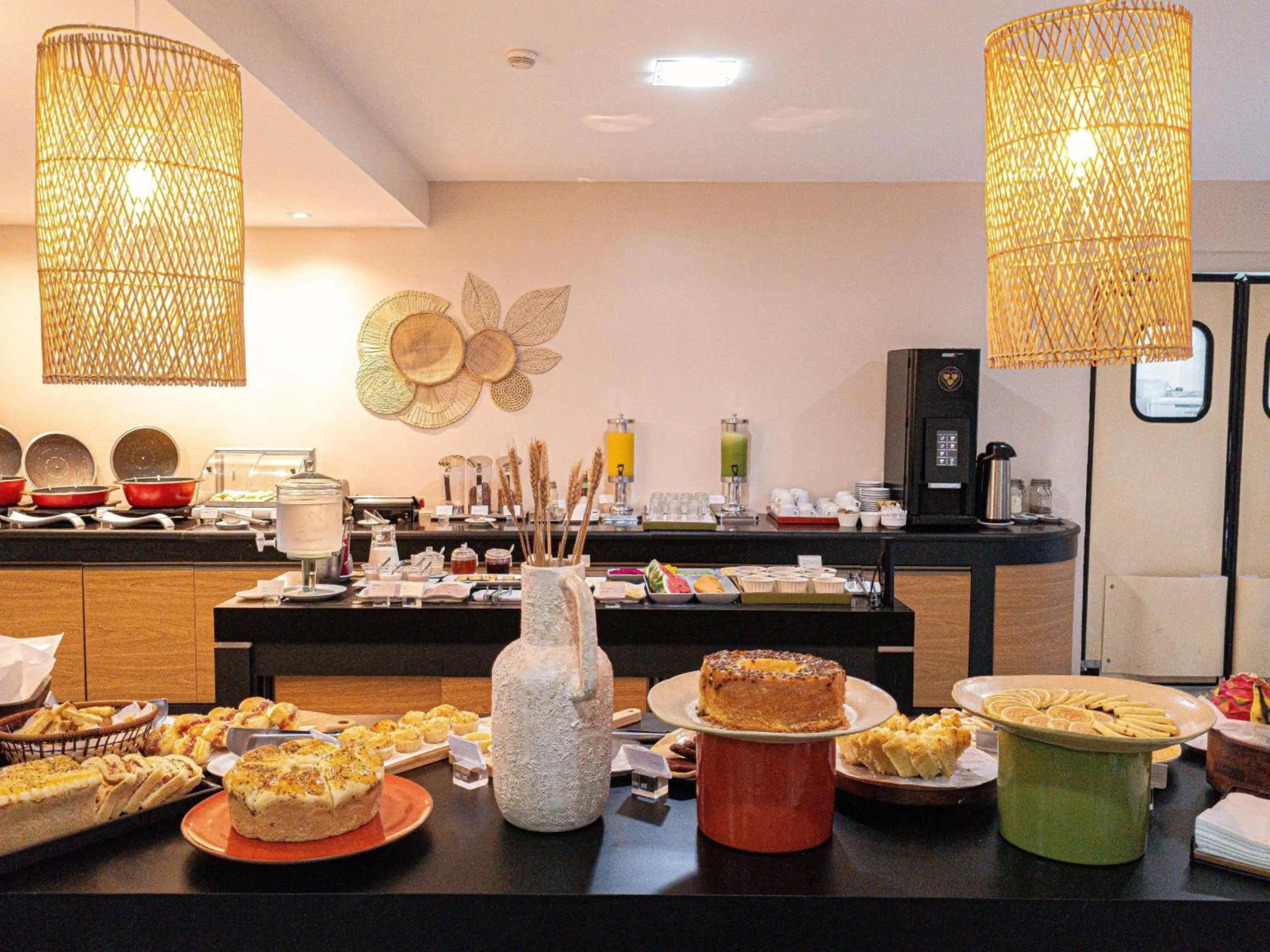 Restaurant/places to eat in Mercure Recife Navegantes