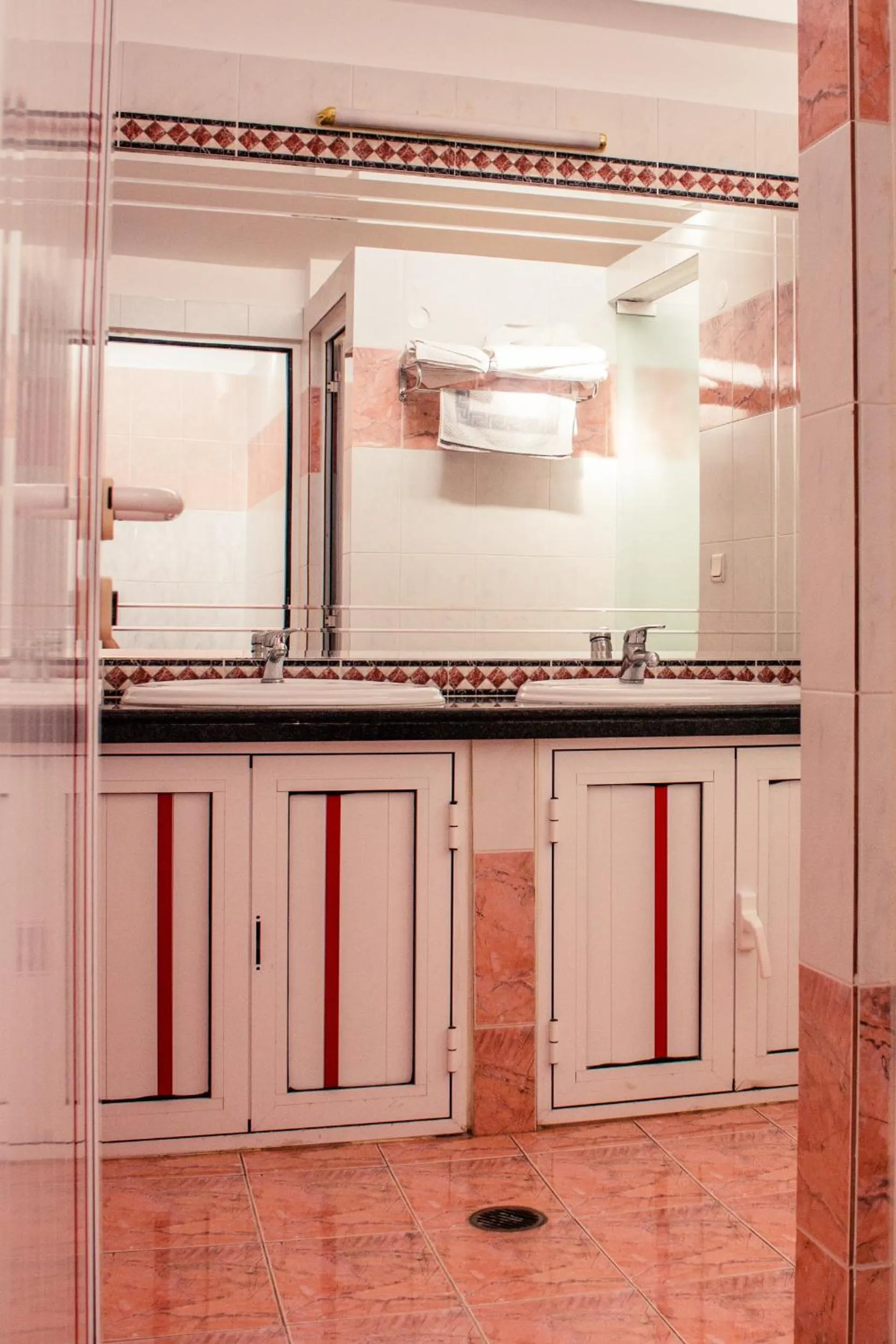 Toilet in Limanaki Seafront Apartments