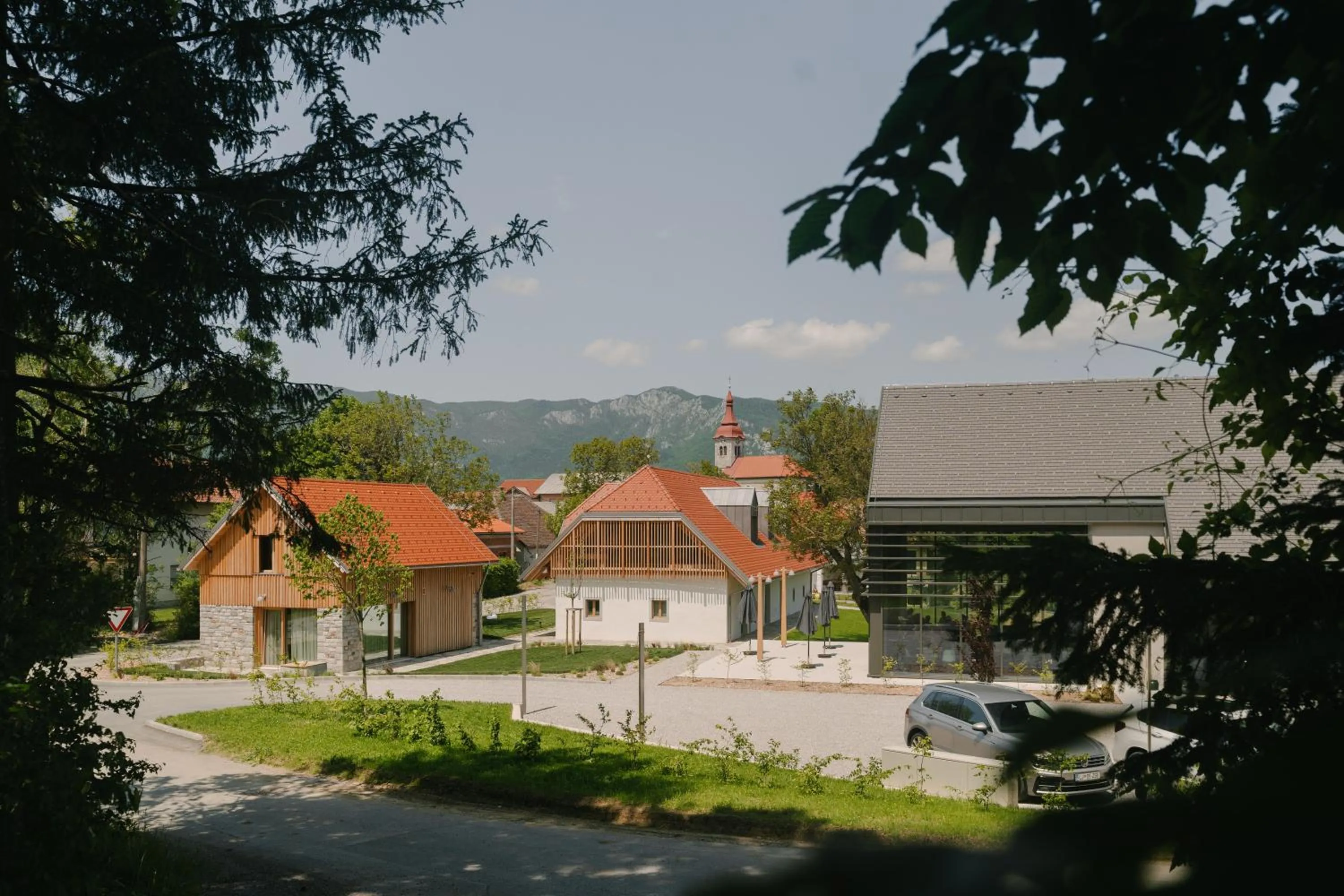 Property building in PIRA HOTEL