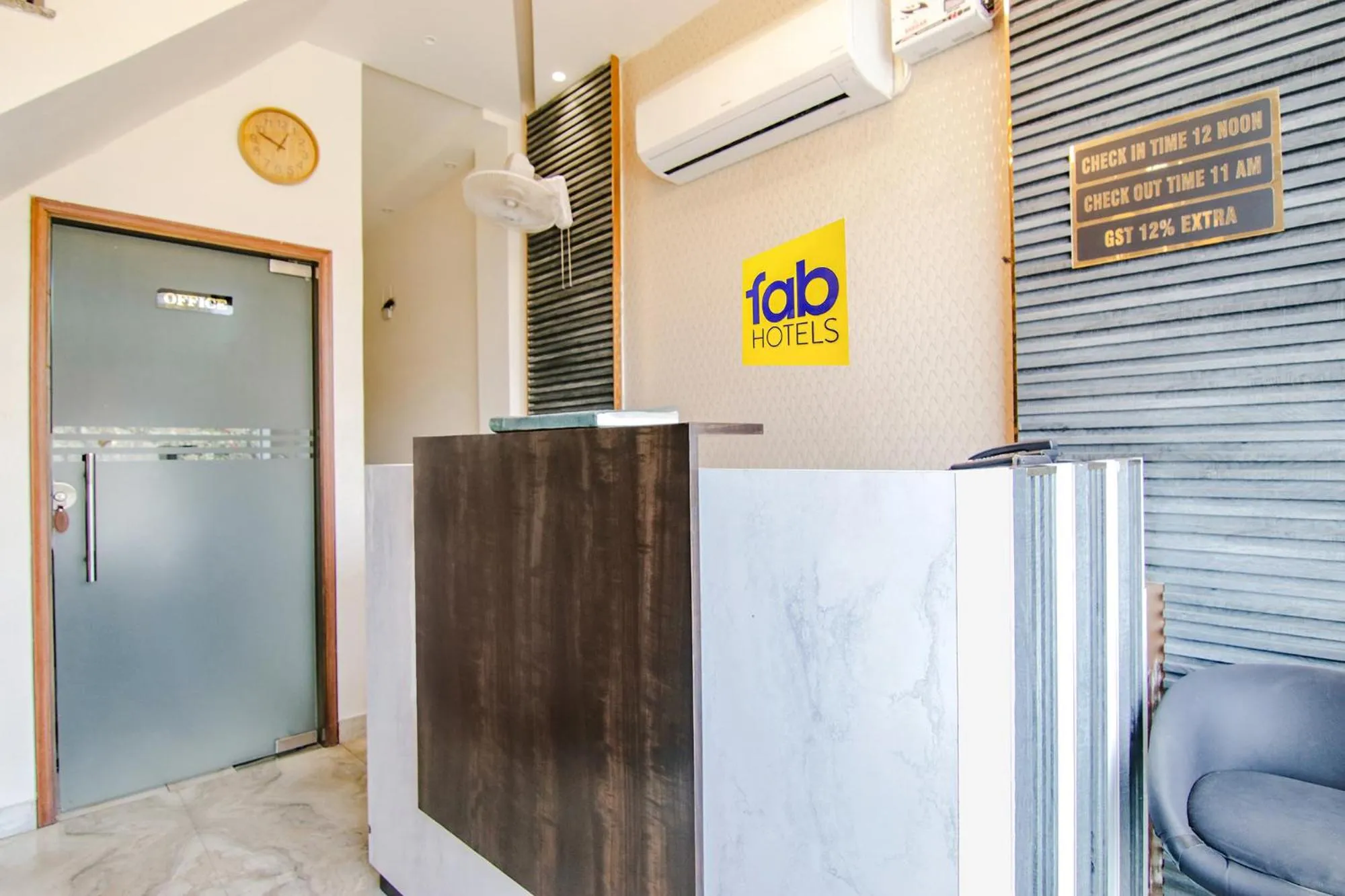 Lobby or reception in FabHotel Yellow Leaf