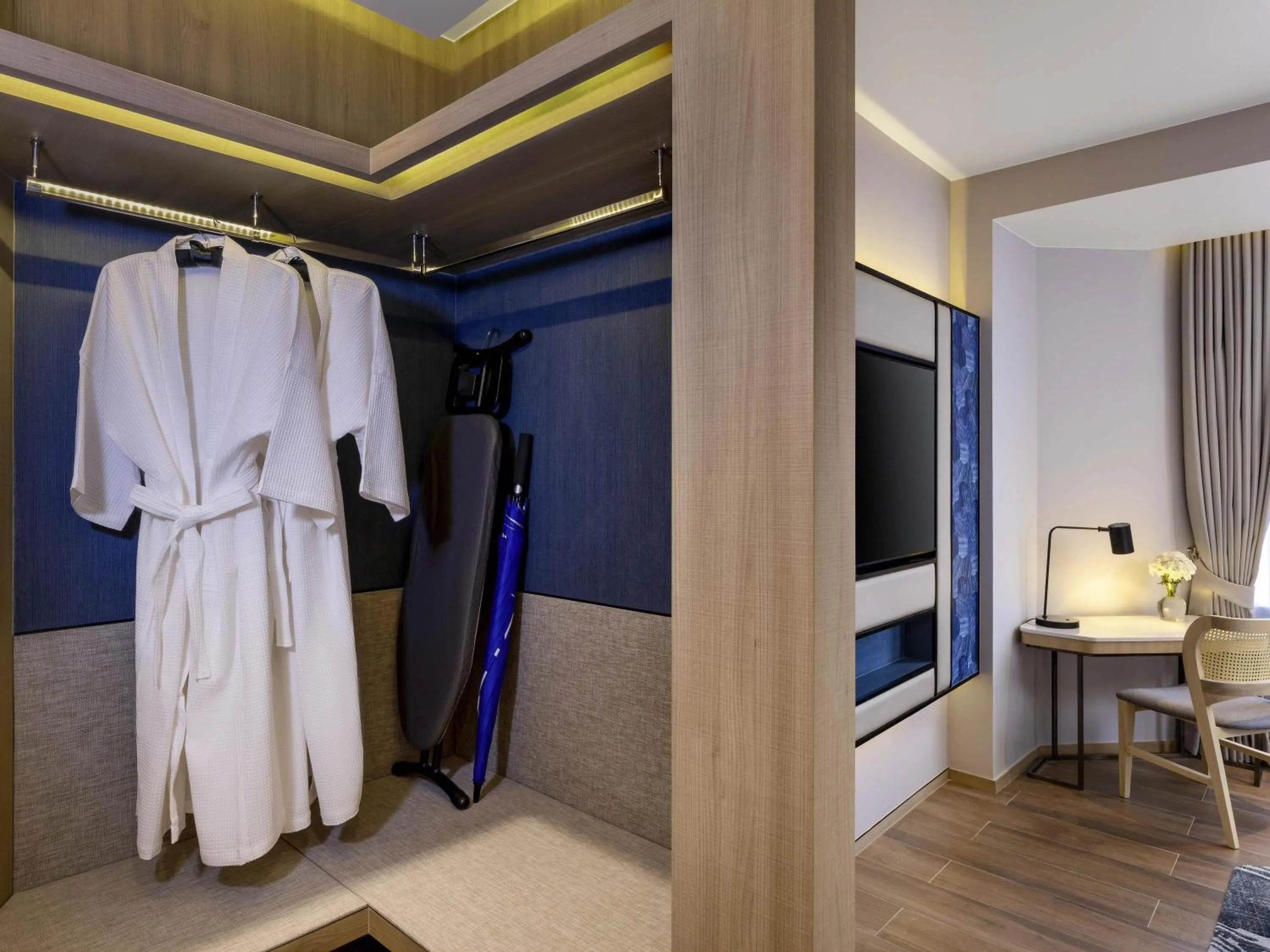 Bedroom, Bed in Novotel Rayong Star Convention Centre