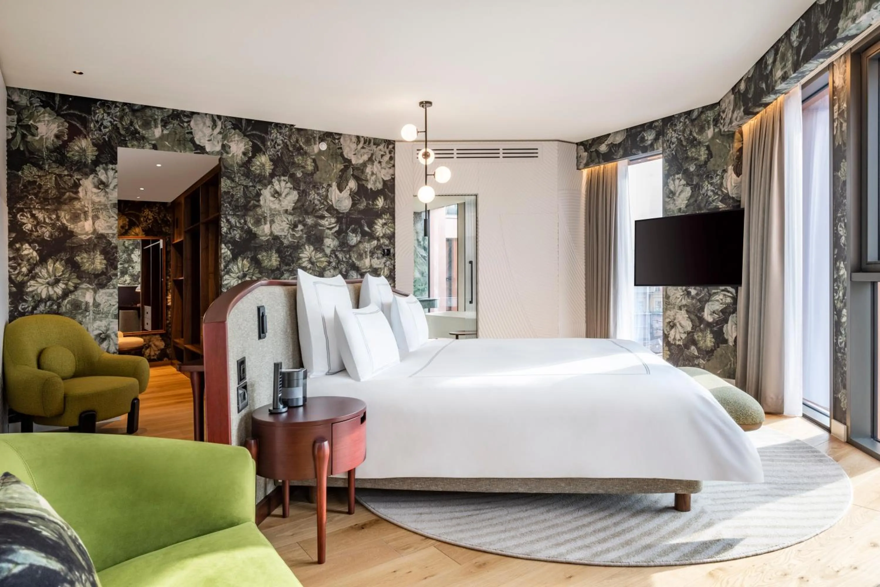 Bed in Swissôtel Tbilisi