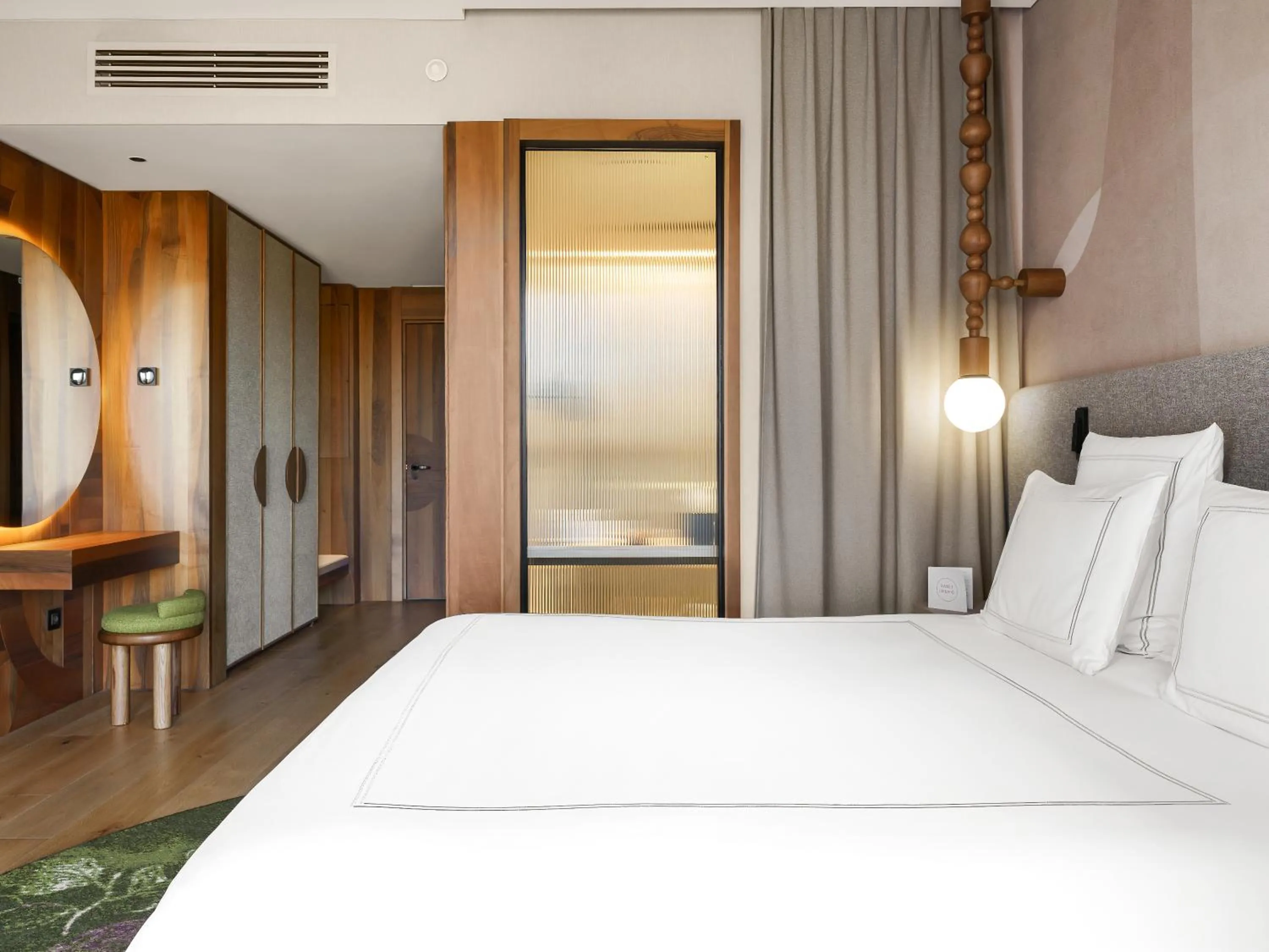 Bed in Swissôtel Tbilisi