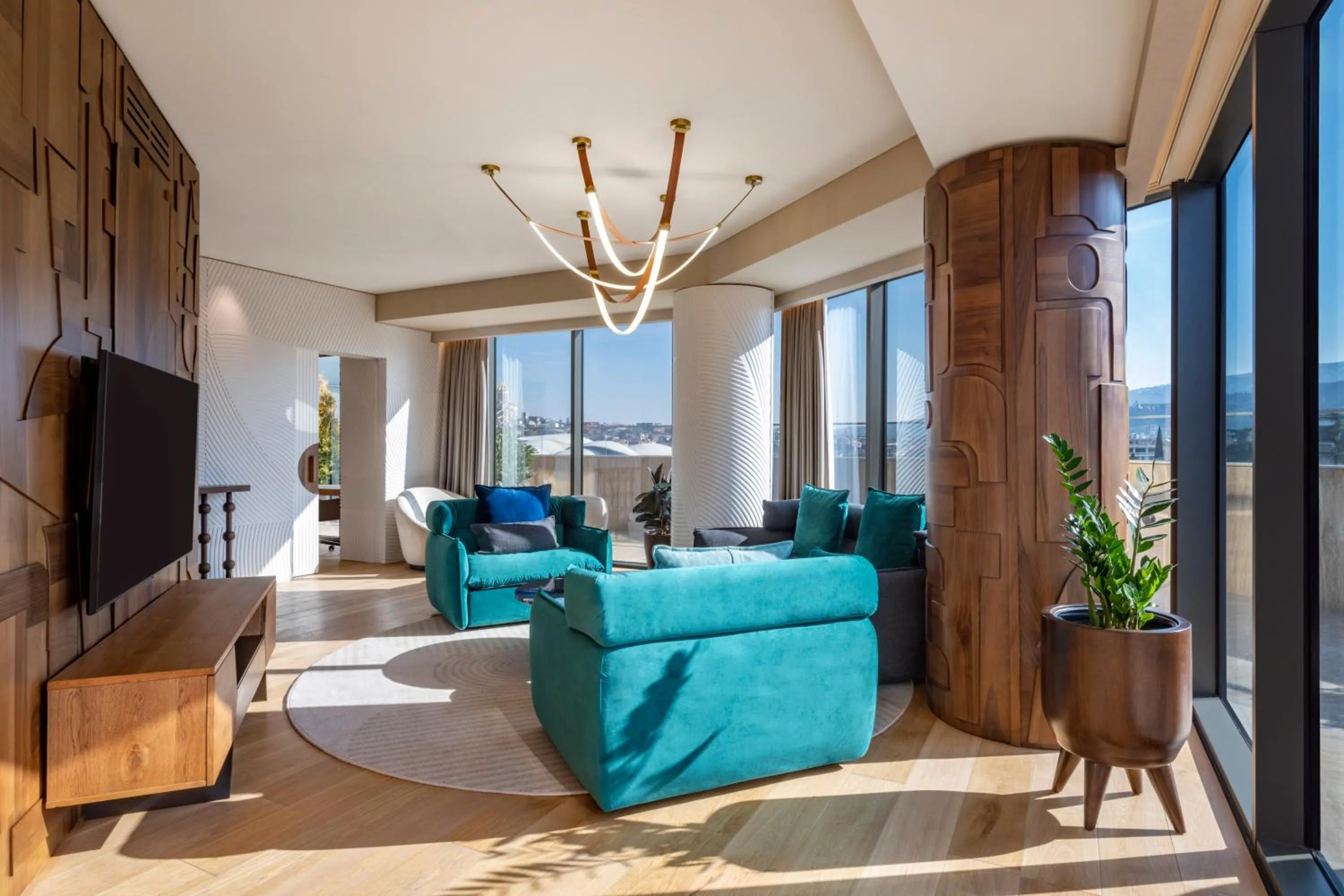 Communal lounge/ TV room in Swissôtel Tbilisi