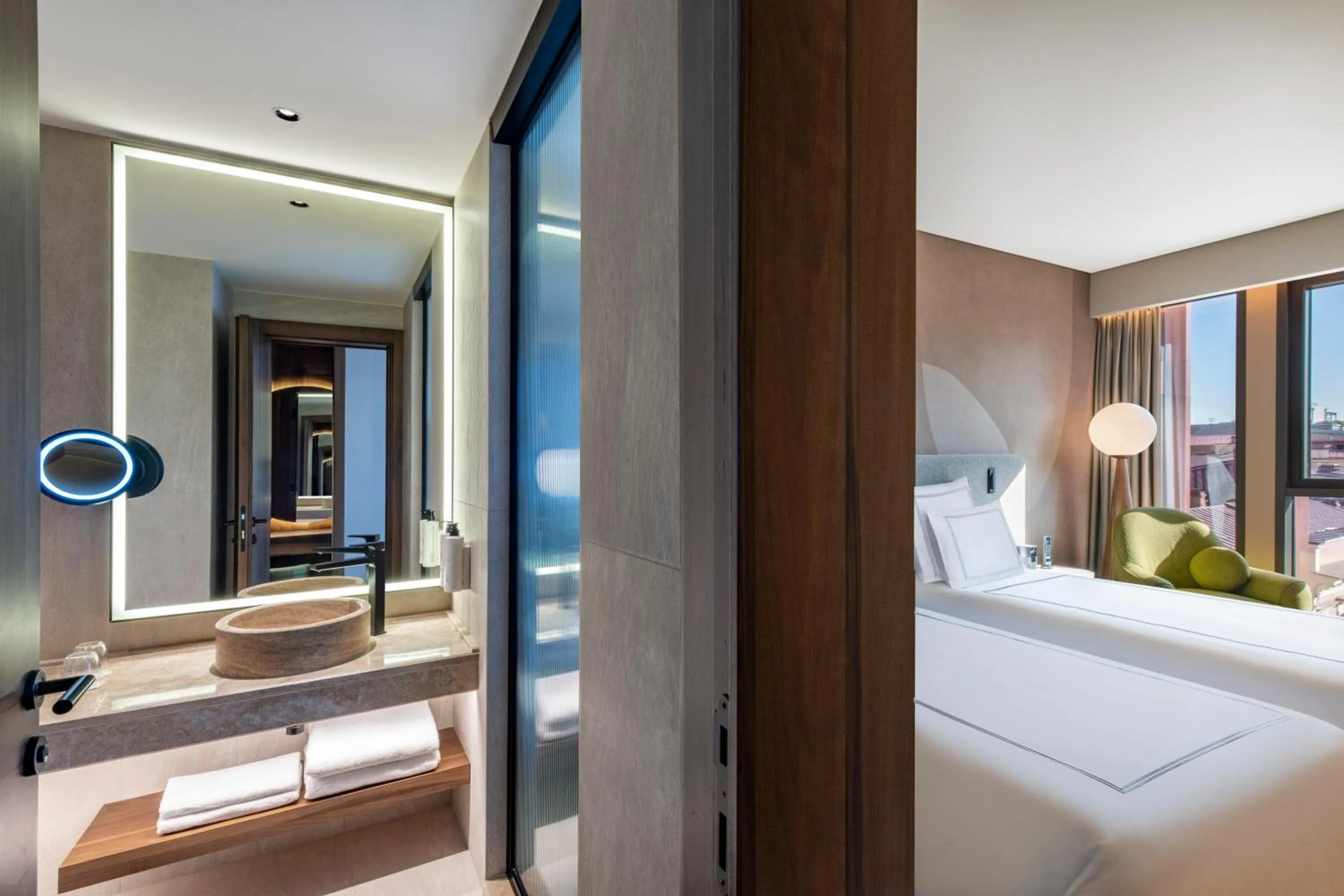 Bed in Swissôtel Tbilisi