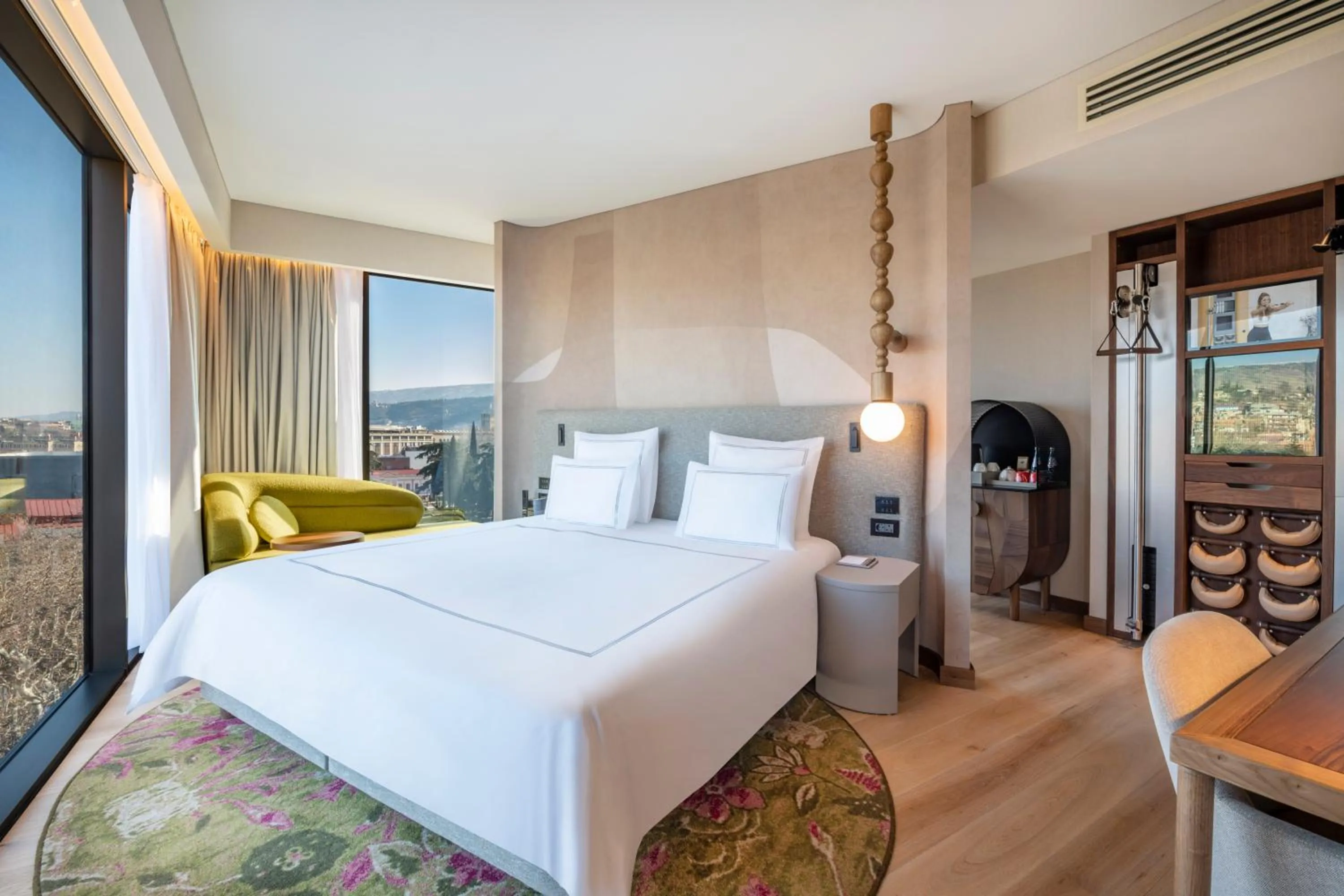 Bed in Swissôtel Tbilisi