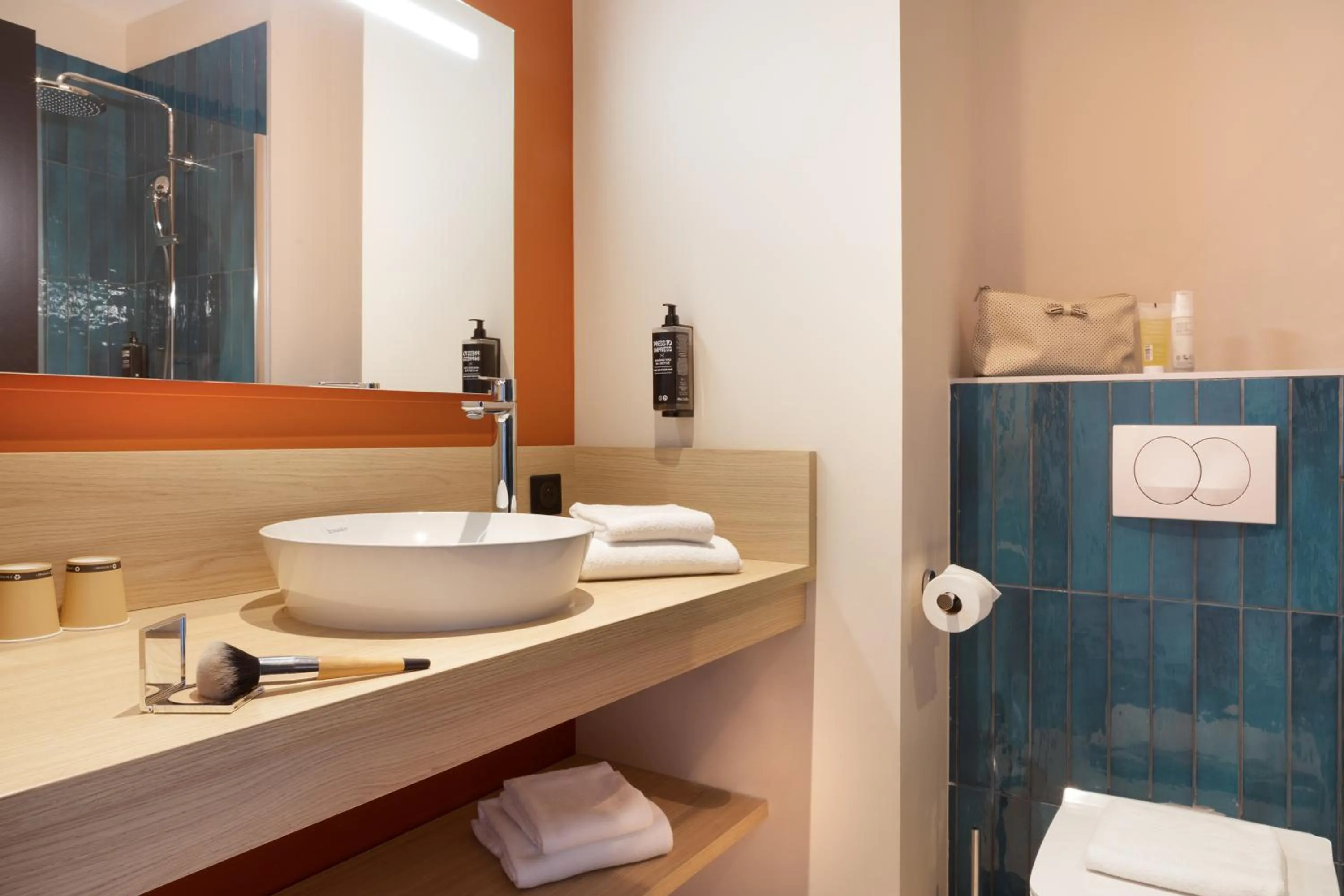 Bathroom in Ibis Styles Miramas