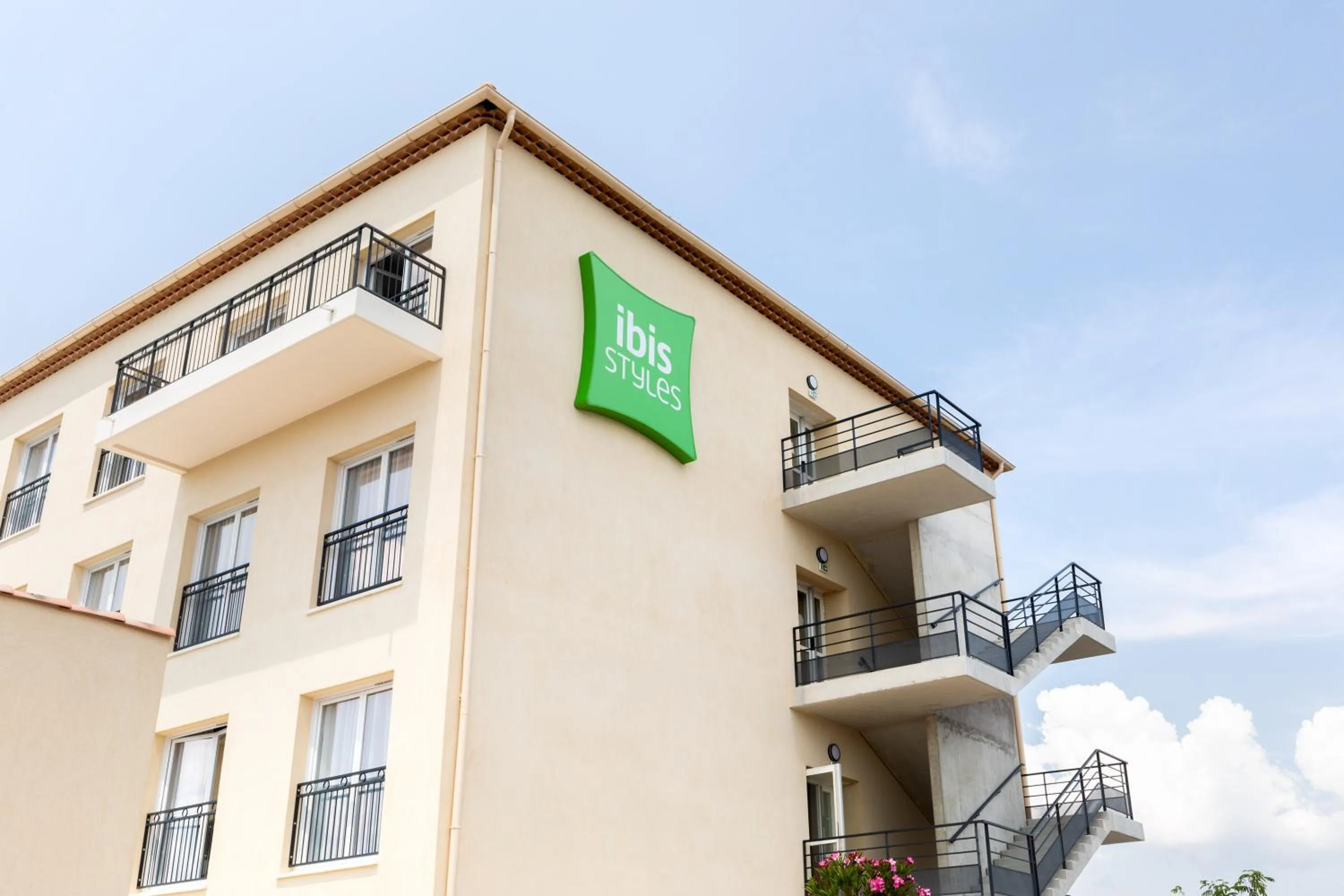 Property building in Ibis Styles Miramas