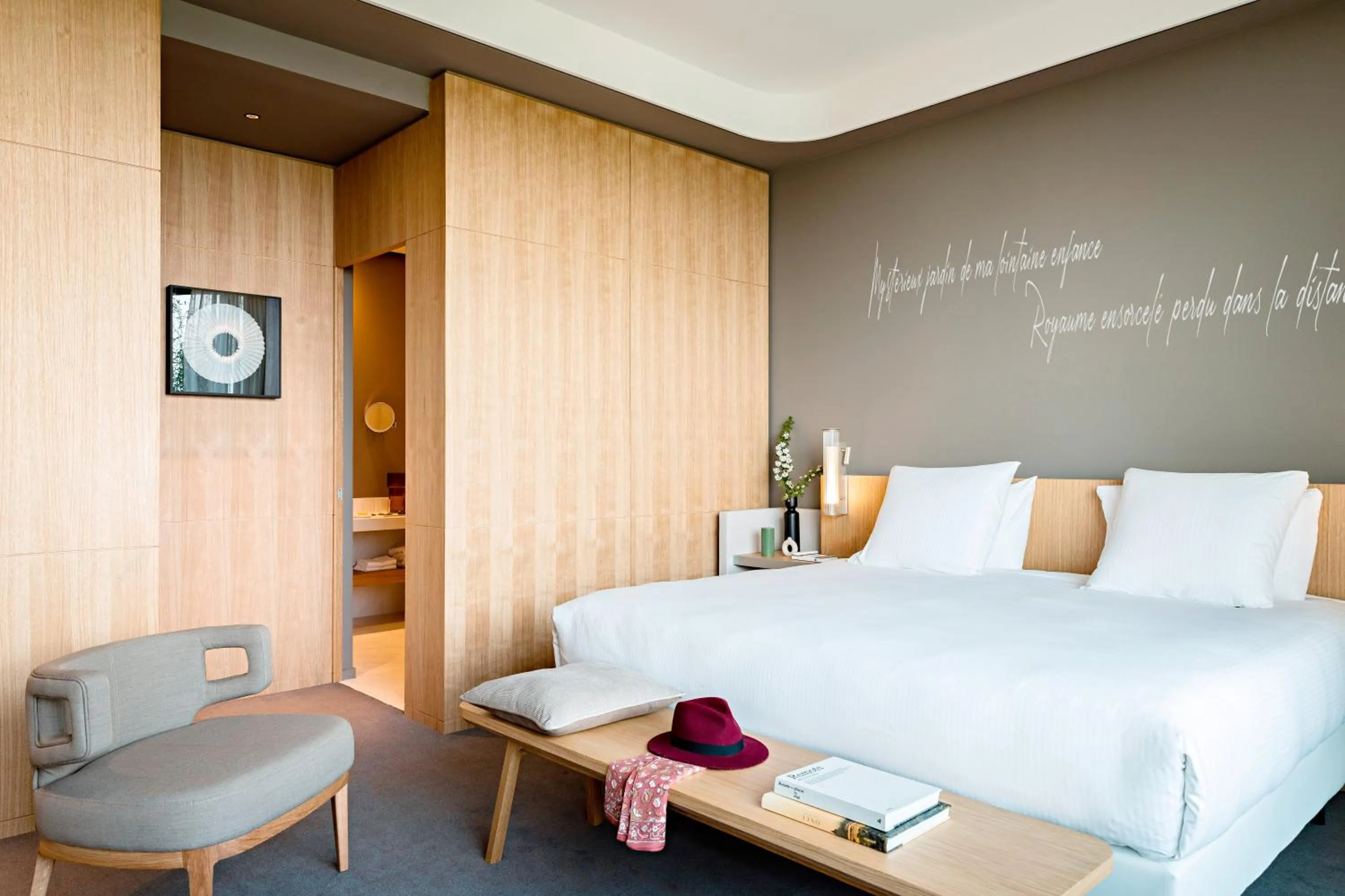 Bedroom, Bed in Domaine de la Reine Margot Paris-Issy - MGallery Collection