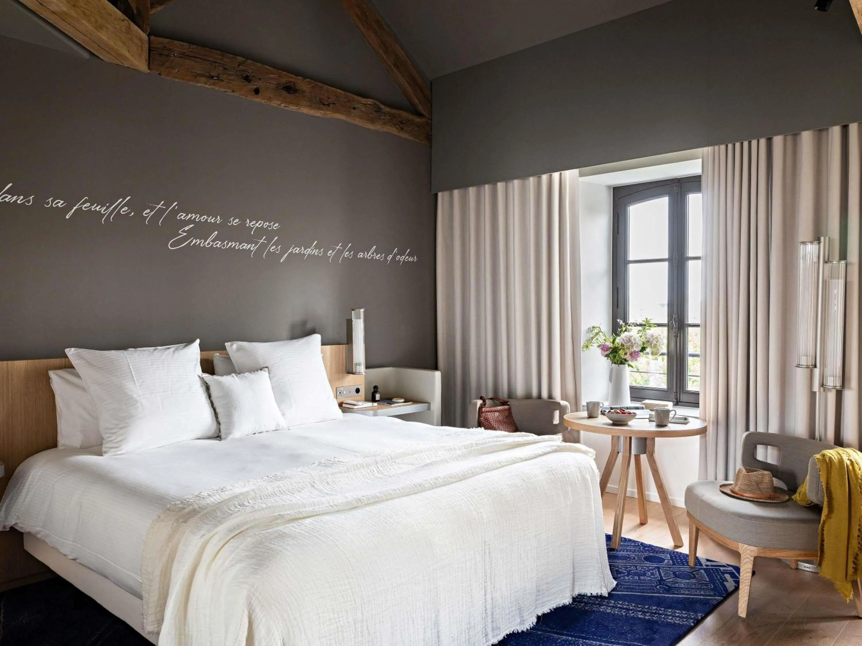 Bedroom, Bed in Domaine de la Reine Margot Paris-Issy - MGallery Collection