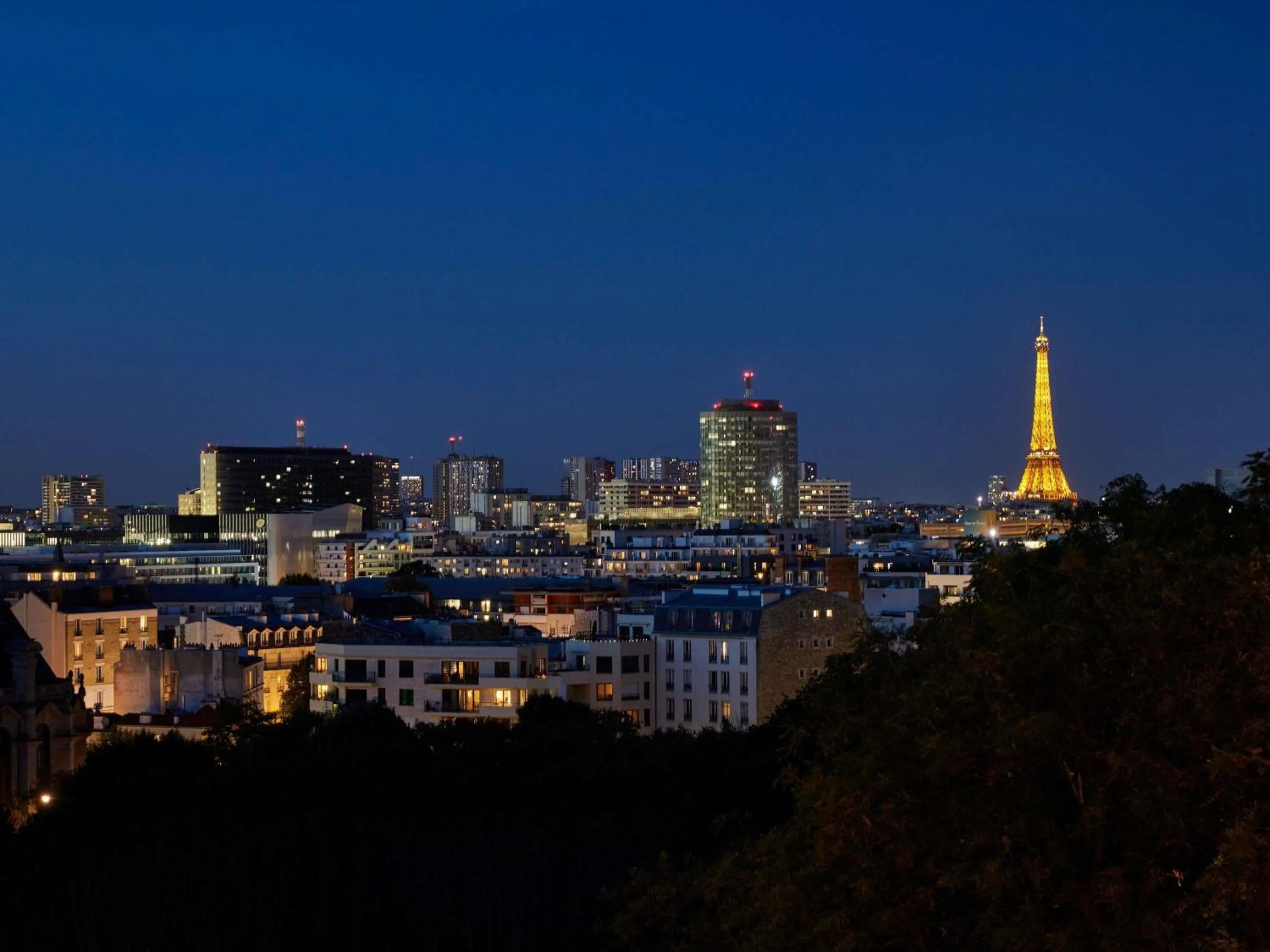 Bedroom in Domaine de la Reine Margot Paris-Issy - MGallery Collection
