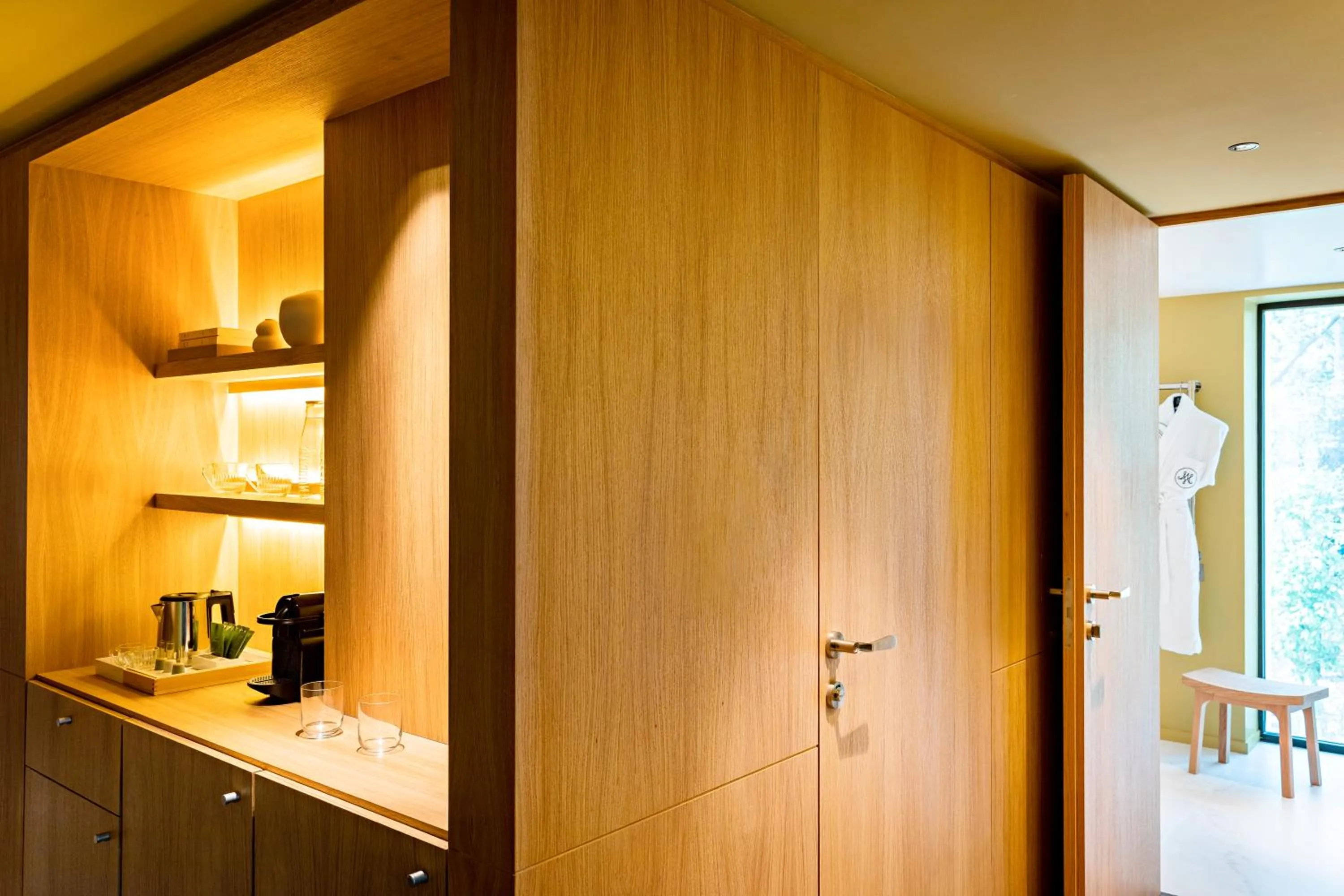 Coffee/tea facilities in Domaine de la Reine Margot Paris-Issy - MGallery Collection