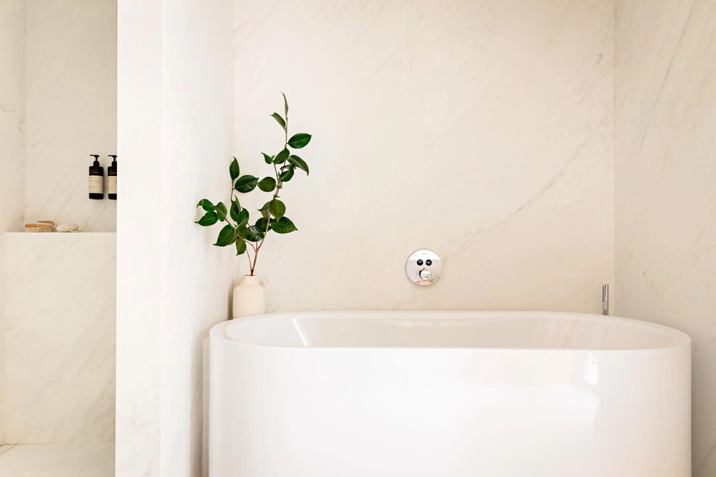 Bathroom in Domaine de la Reine Margot Paris-Issy - MGallery Collection