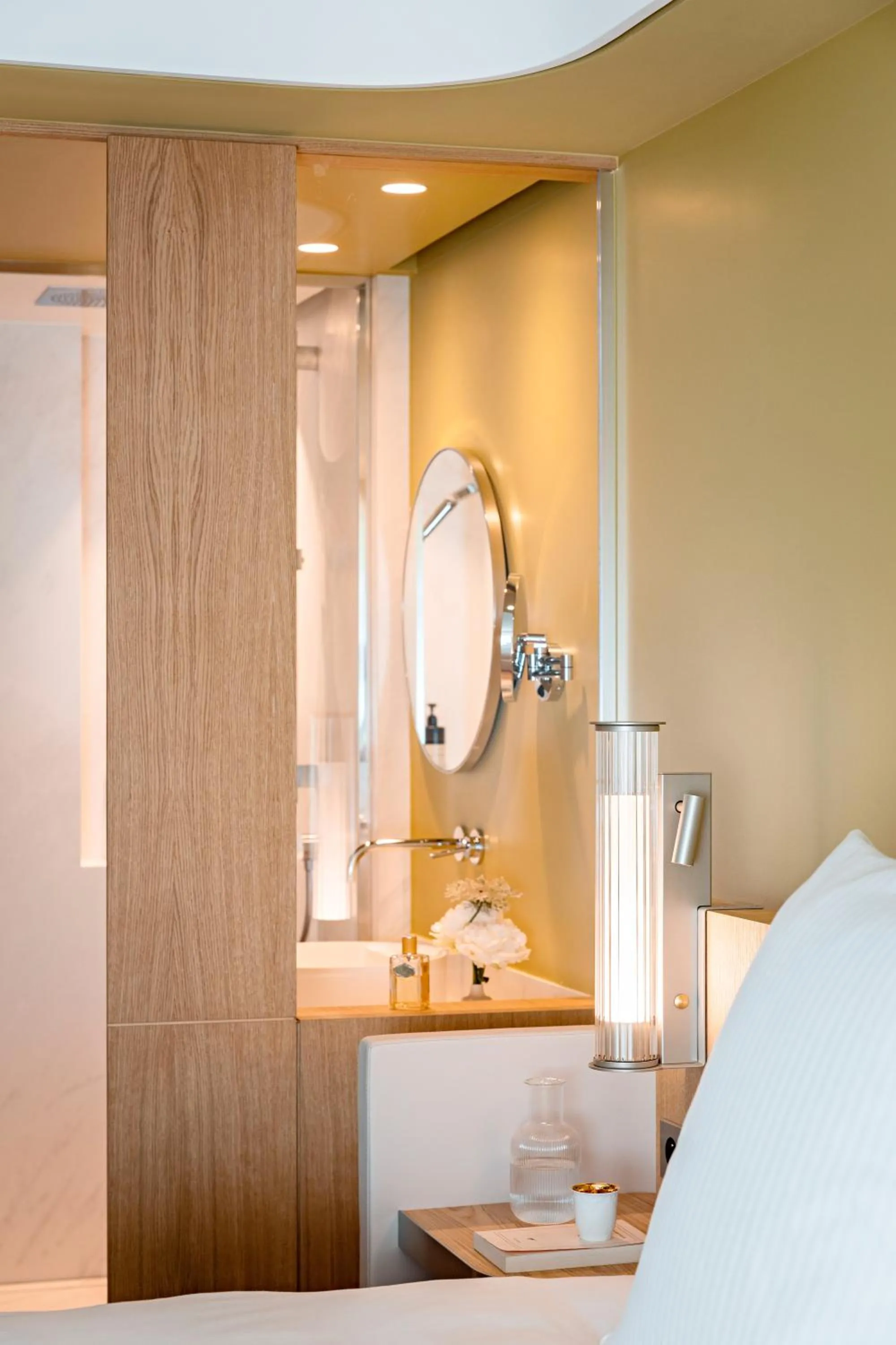 Decorative detail, Bed in Domaine de la Reine Margot Paris-Issy - MGallery Collection