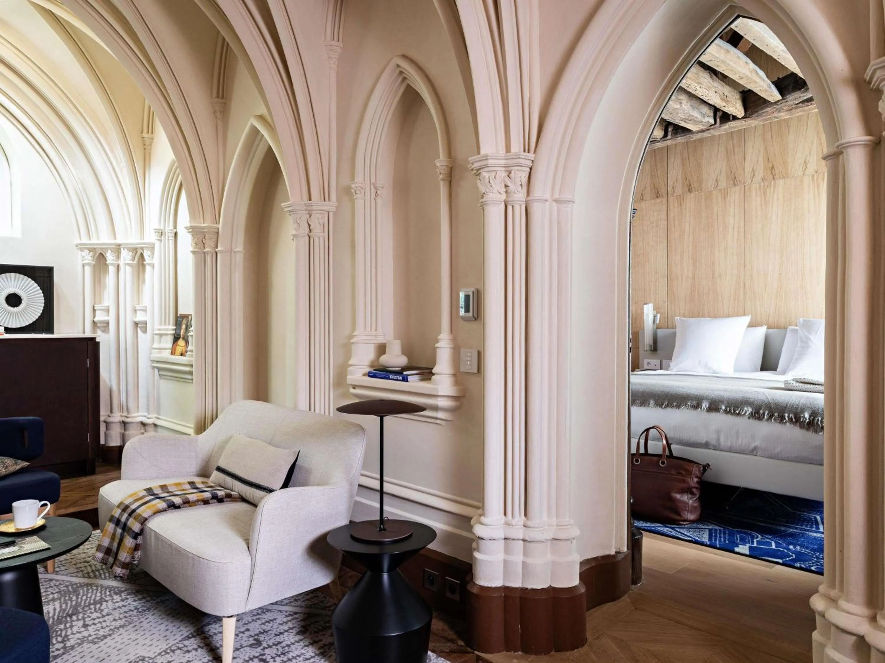 Bedroom, Bed in Domaine de la Reine Margot Paris-Issy - MGallery Collection