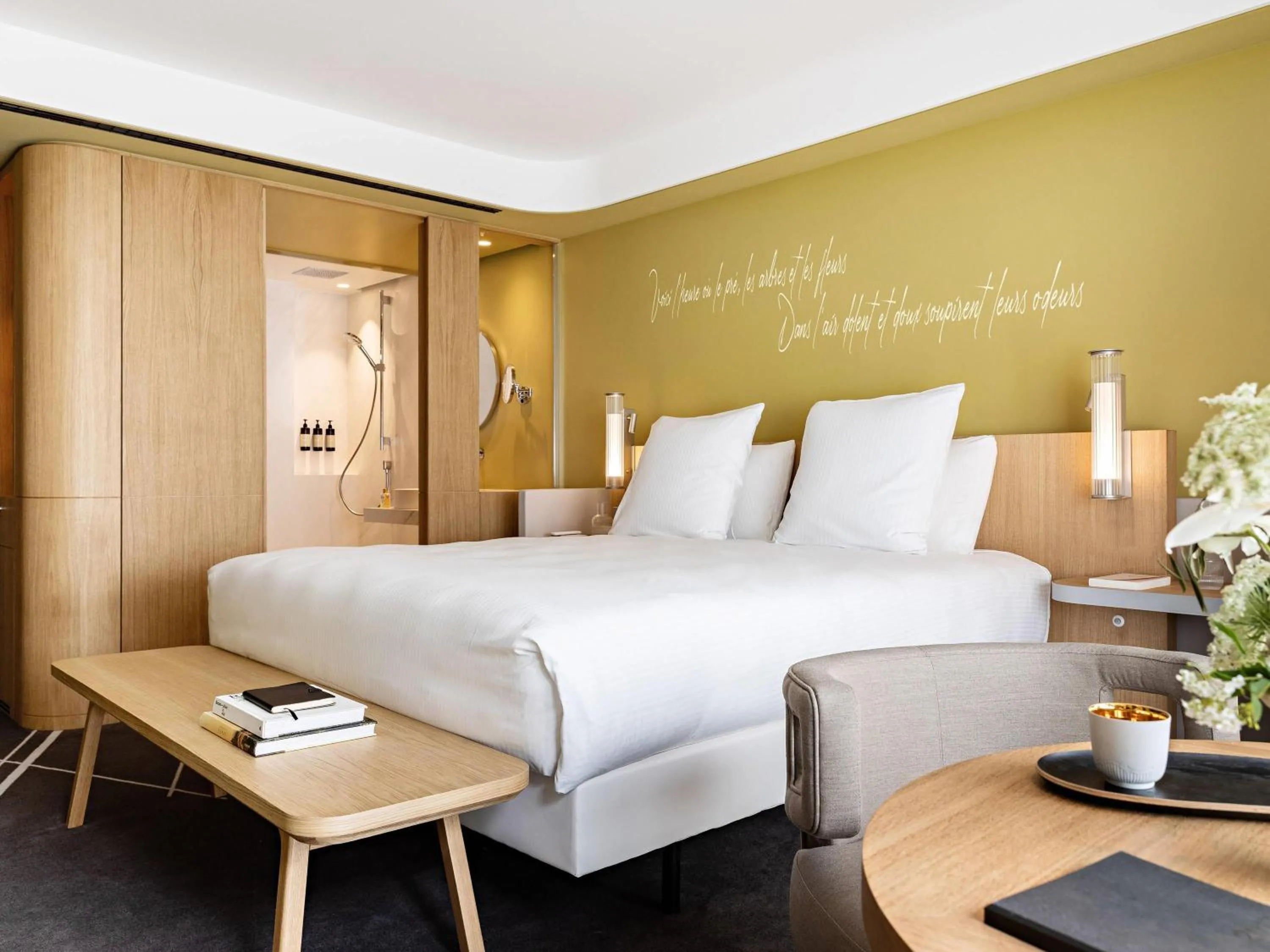 Bedroom, Bed in Domaine de la Reine Margot Paris-Issy - MGallery Collection