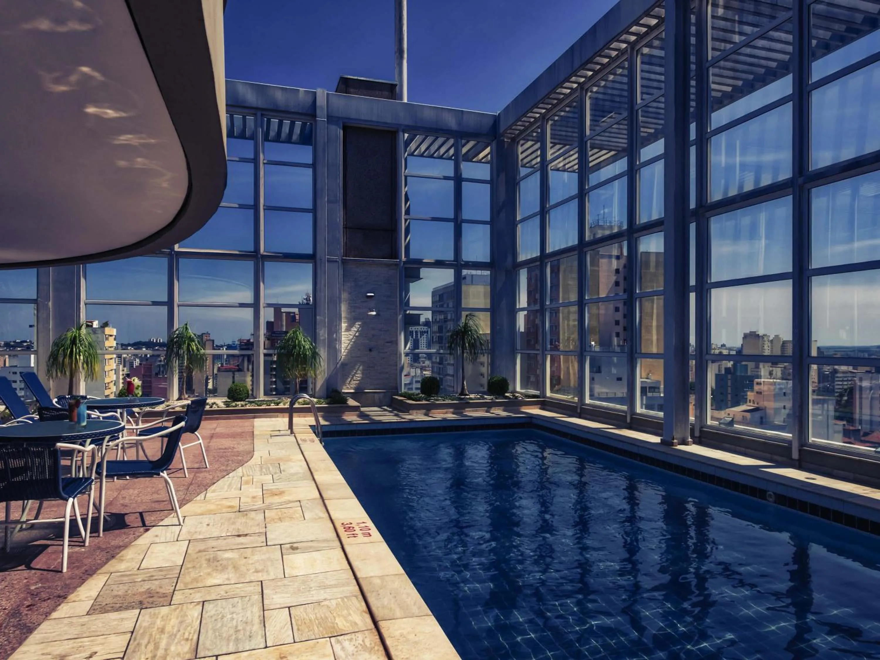Pool view in Mercure Campinas