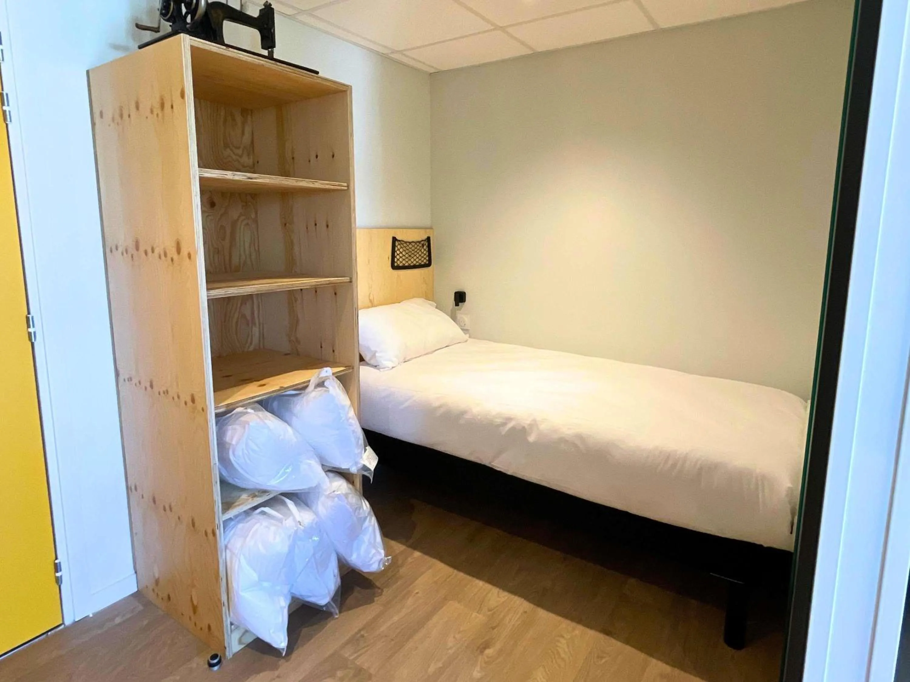 Bedroom, Bed in greet hotel Castets Coeur des Landes