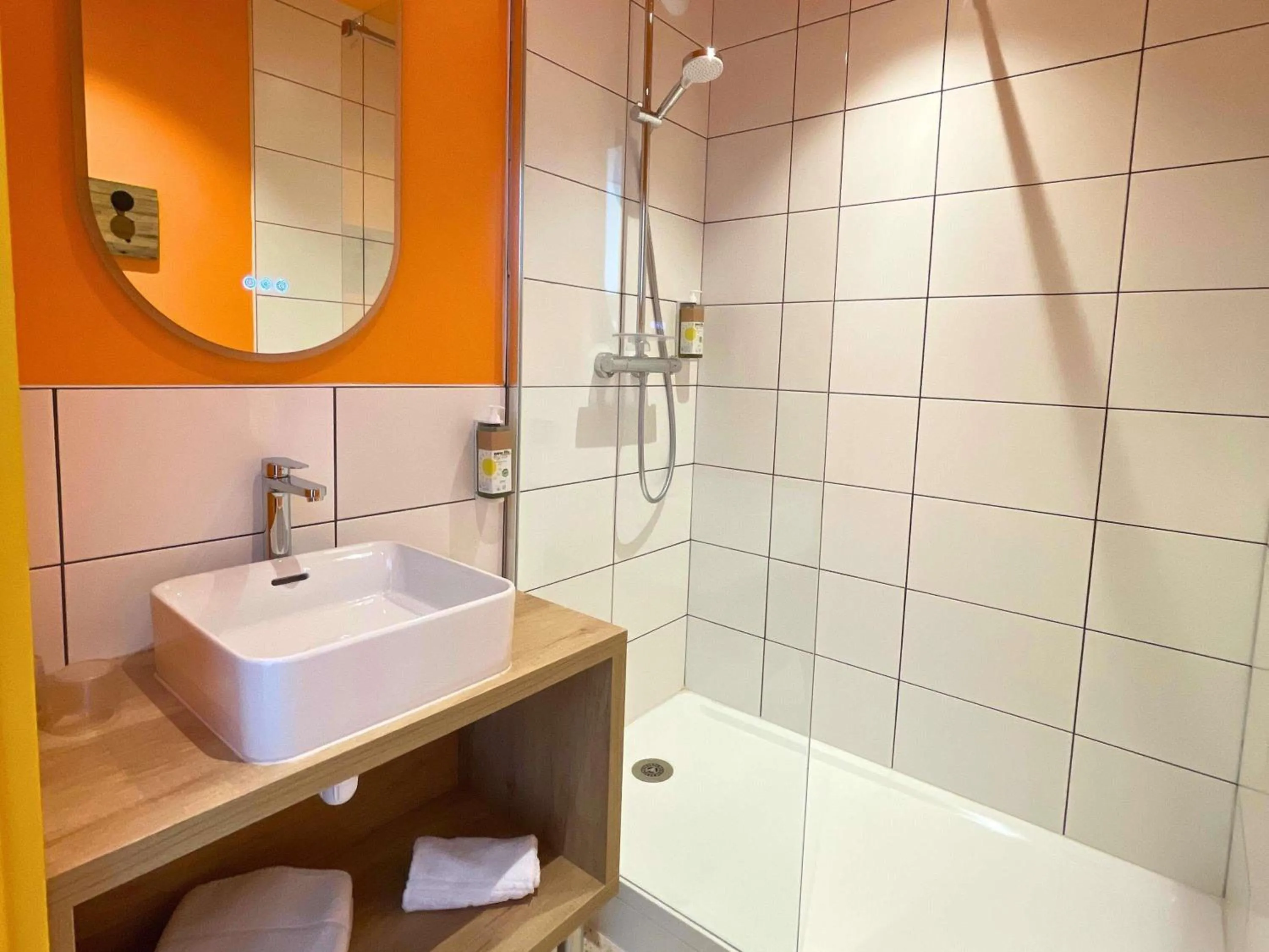 Bedroom in greet hotel Castets Coeur des Landes