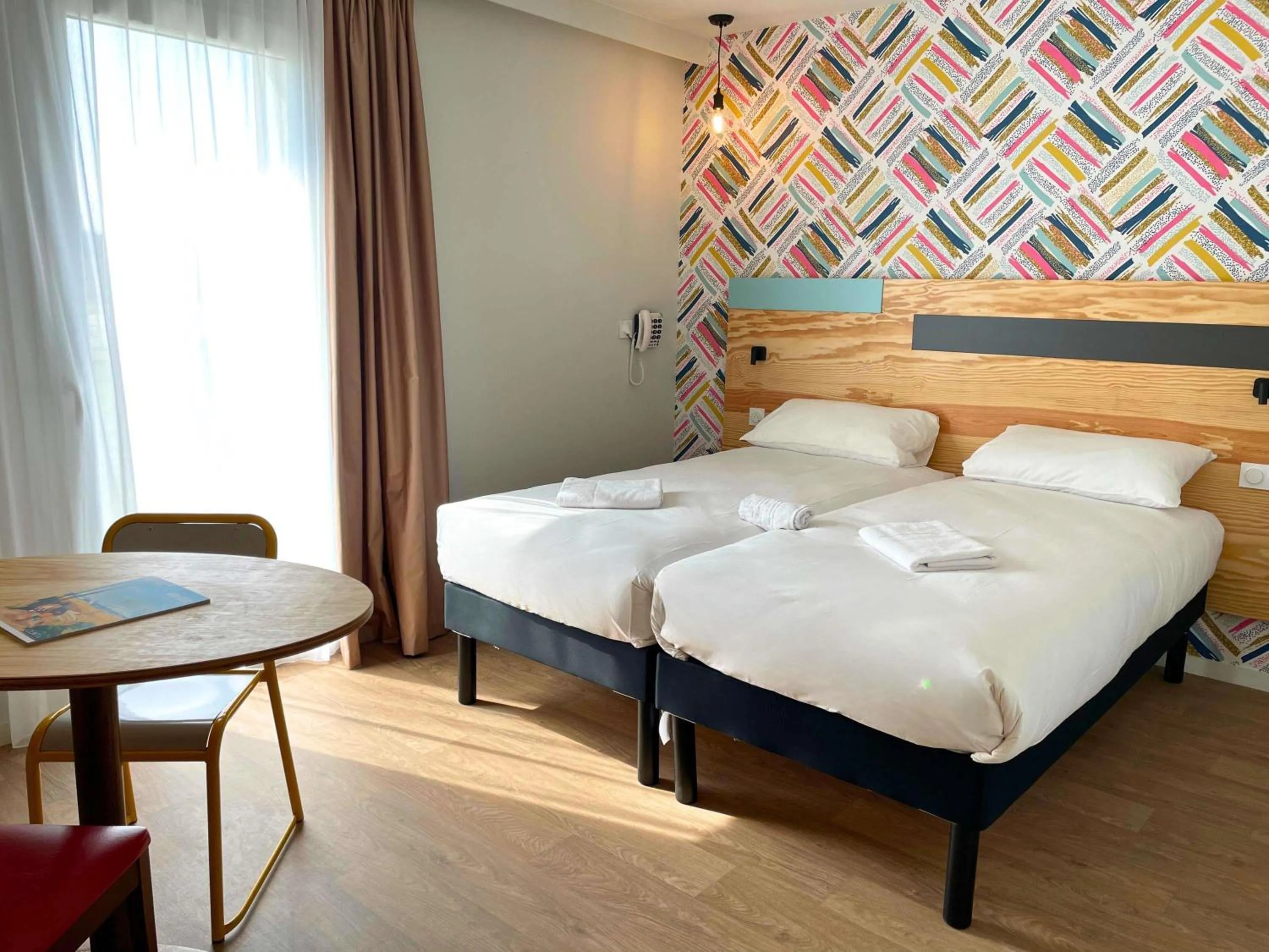 Bedroom, Bed in greet hotel Castets Coeur des Landes