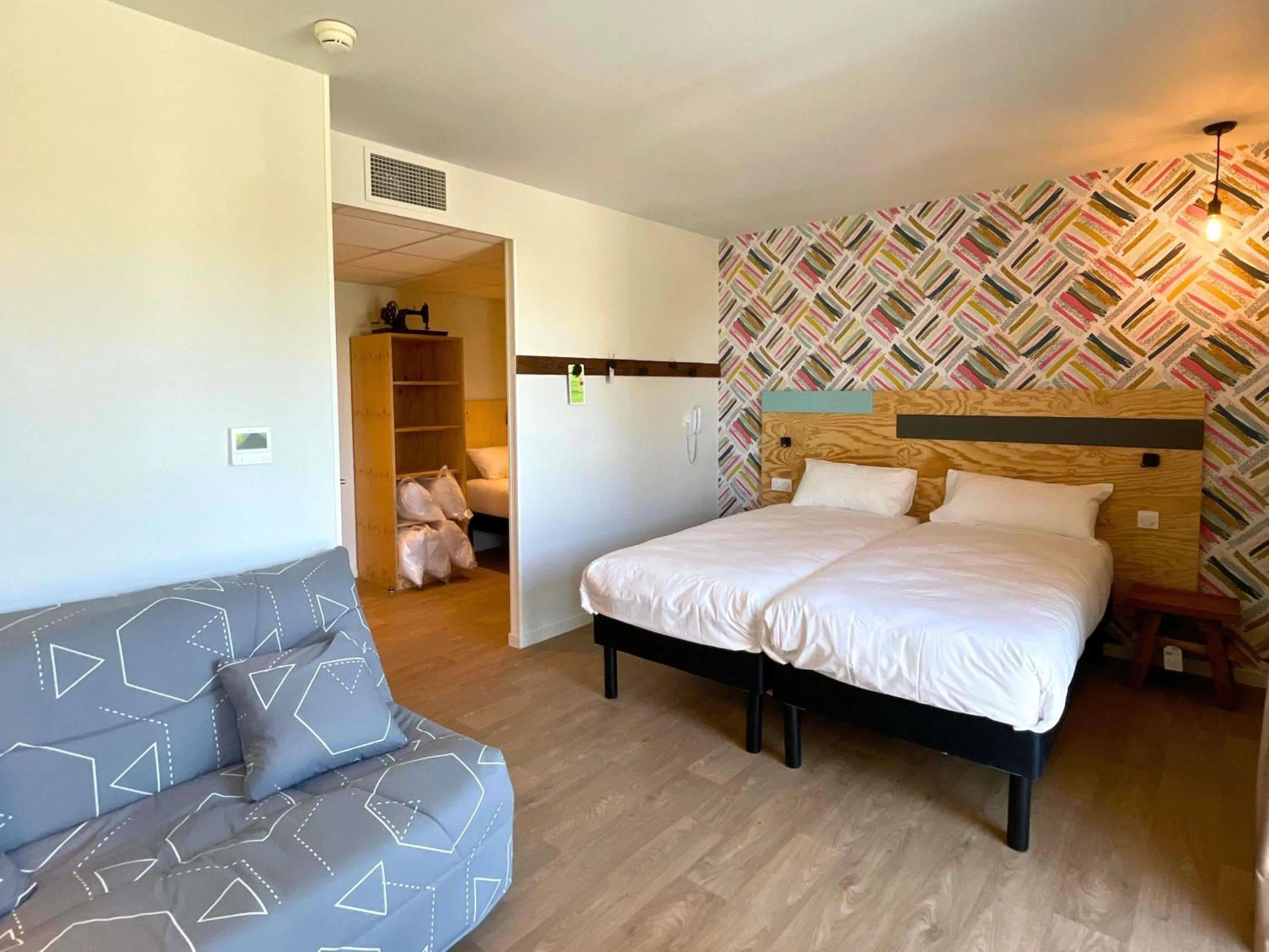 Bedroom, Bed in greet hotel Castets Coeur des Landes