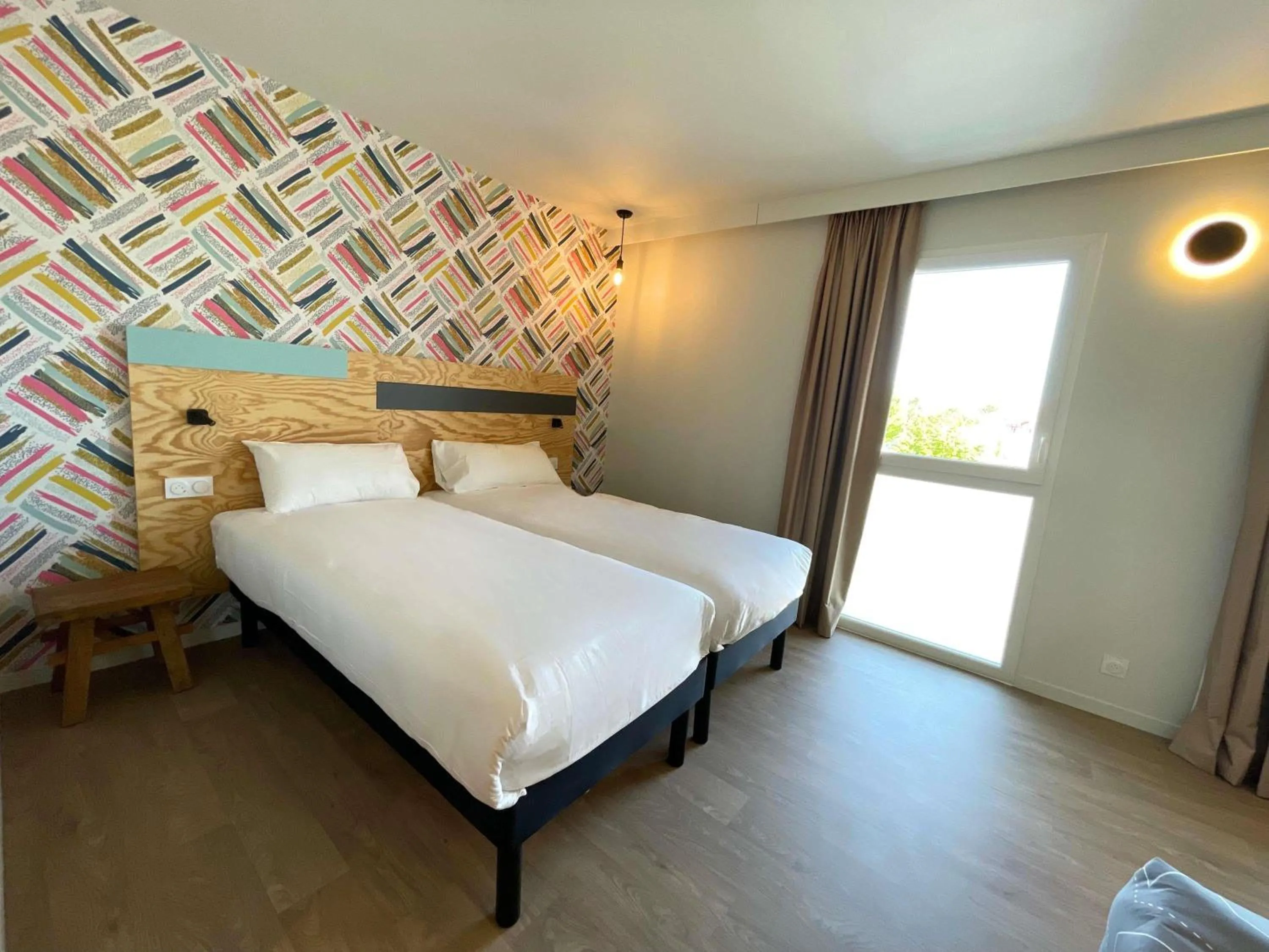 Bedroom, Bed in greet hotel Castets Coeur des Landes