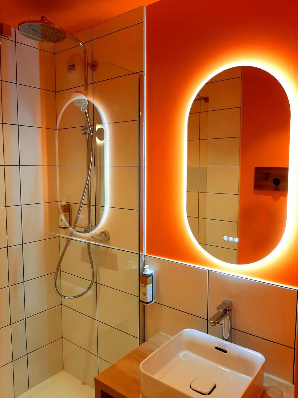 Shower in greet hotel Castets Coeur des Landes