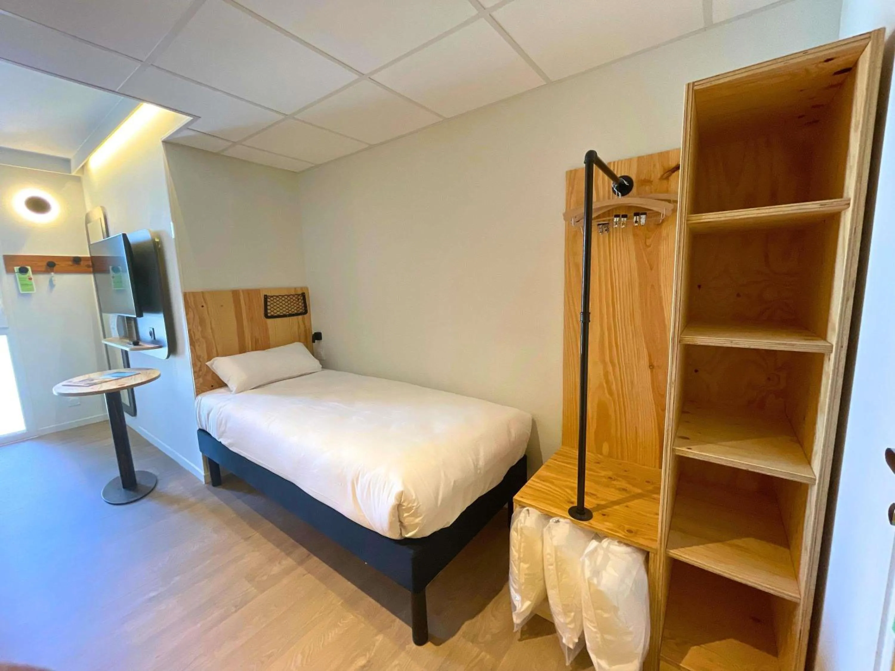 Bedroom, Bed in greet hotel Castets Coeur des Landes