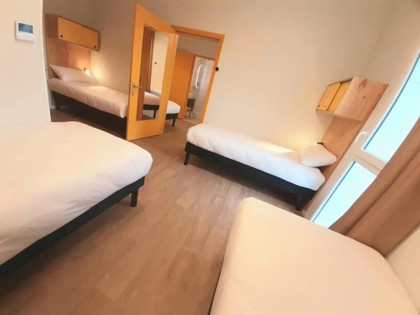 Bed in greet hotel Castets Coeur des Landes