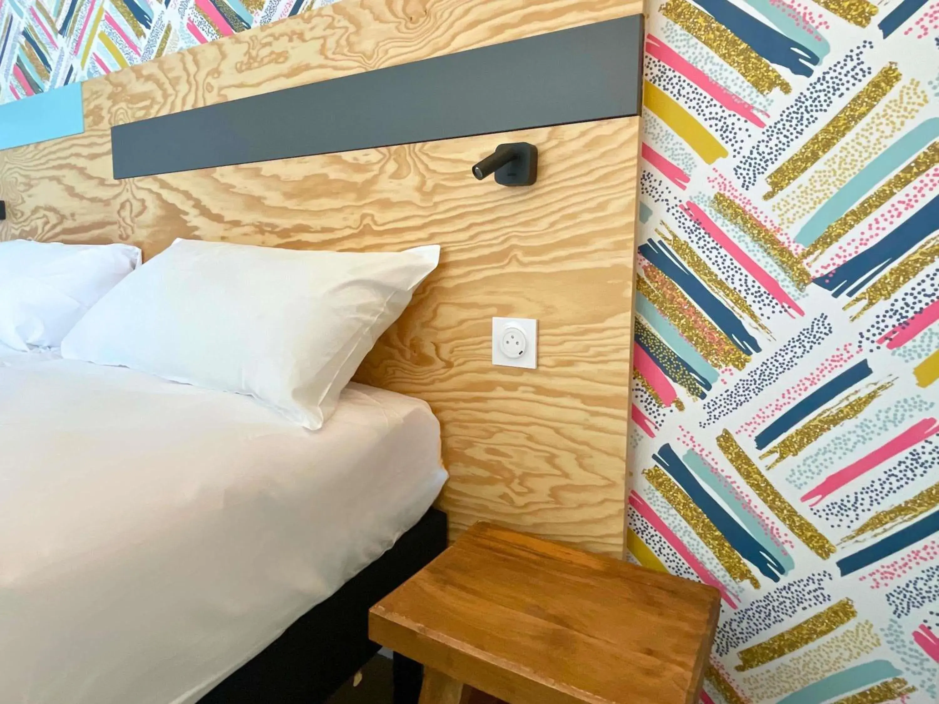 Pop Room with Double Bed Or Two Single Beds in greet hotel Castets Coeur des Landes Pop Room with Double Bed Or Two Single Beds in greet hotel Castets Coeur des Landes