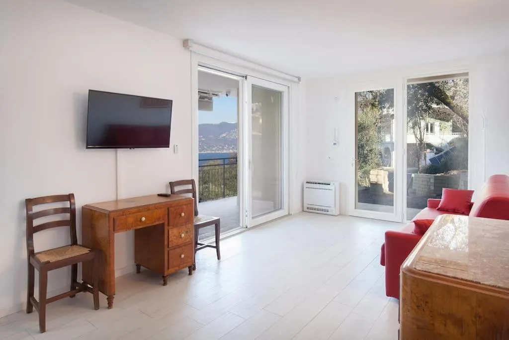 Living room in Villa Malù - APT Amalia - Piscina e vista lago