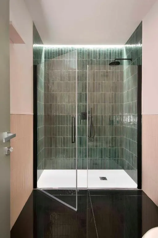 Shower in Agora' - Boutique Stays