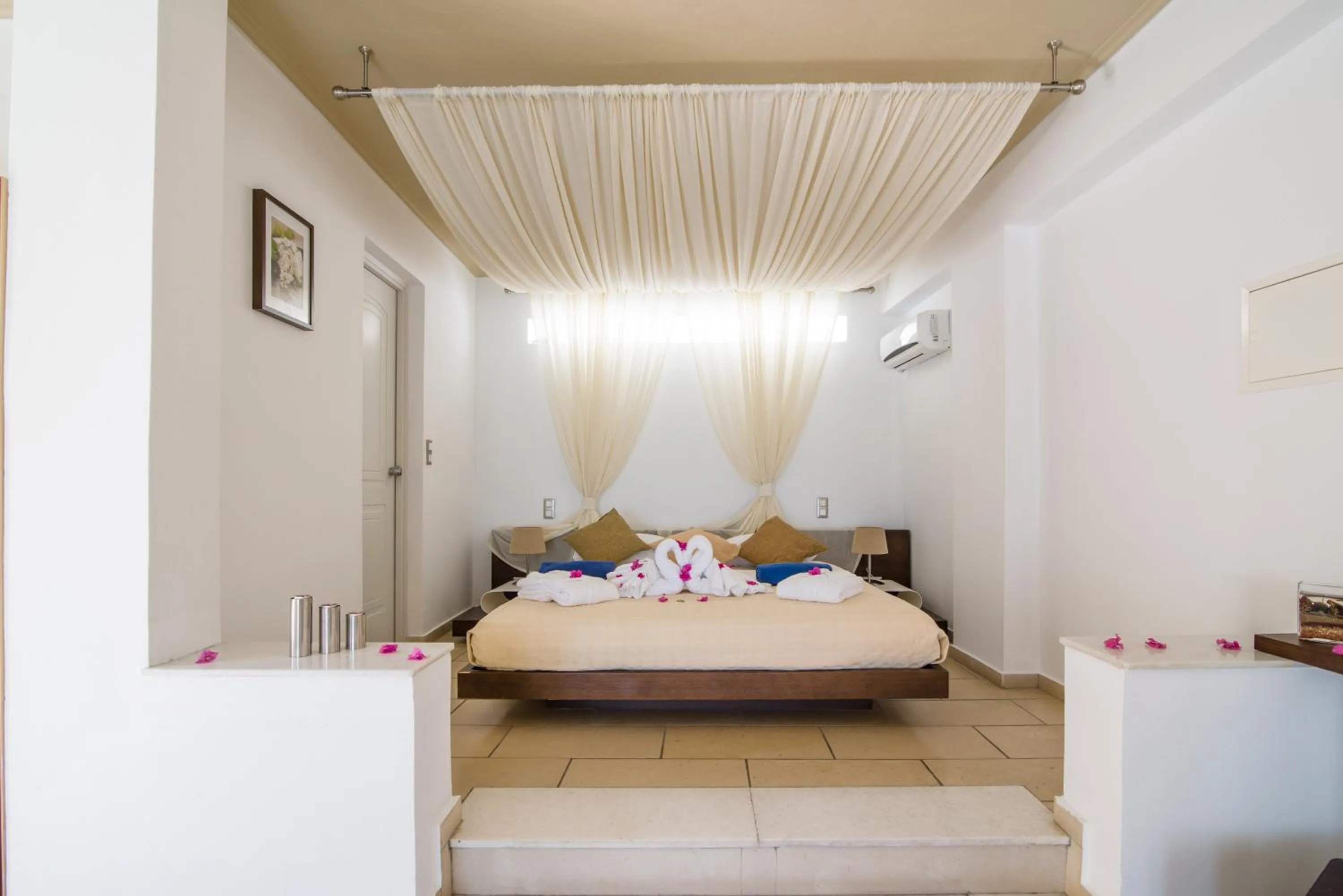 Photo of the whole room, Bed in Antinea Suites Hotel & Spa