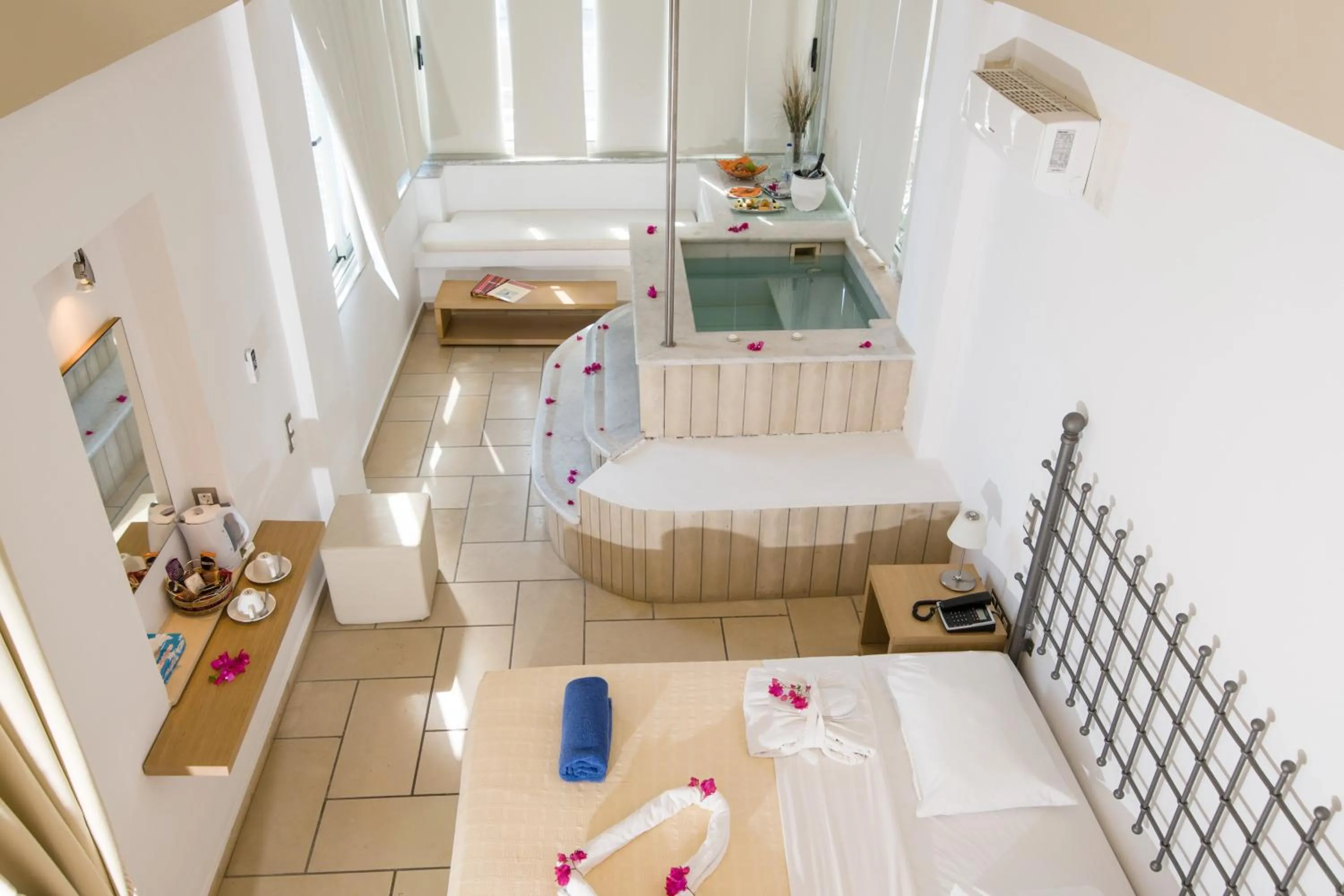 Photo of the whole room, Bed in Antinea Suites Hotel & Spa