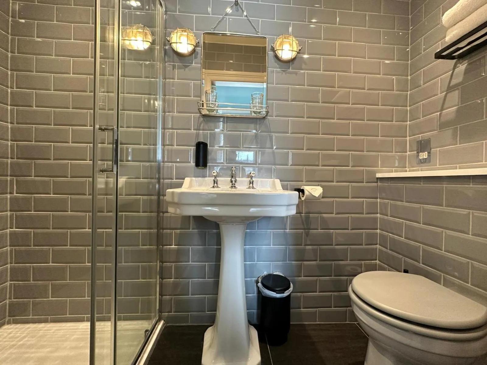 Rooms Above Sugar Boat